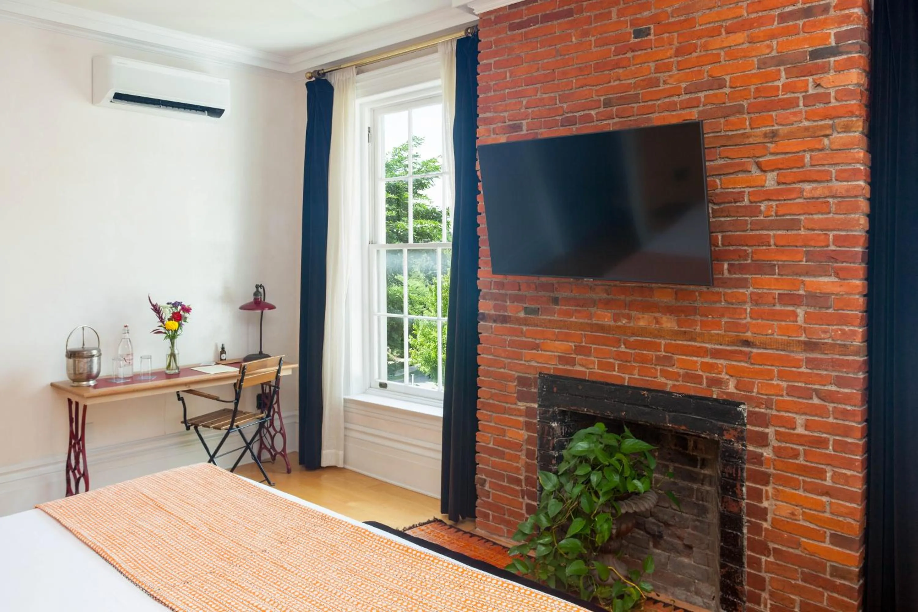 TV and multimedia in Argos Inn - Ithaca's Boutique Hotel