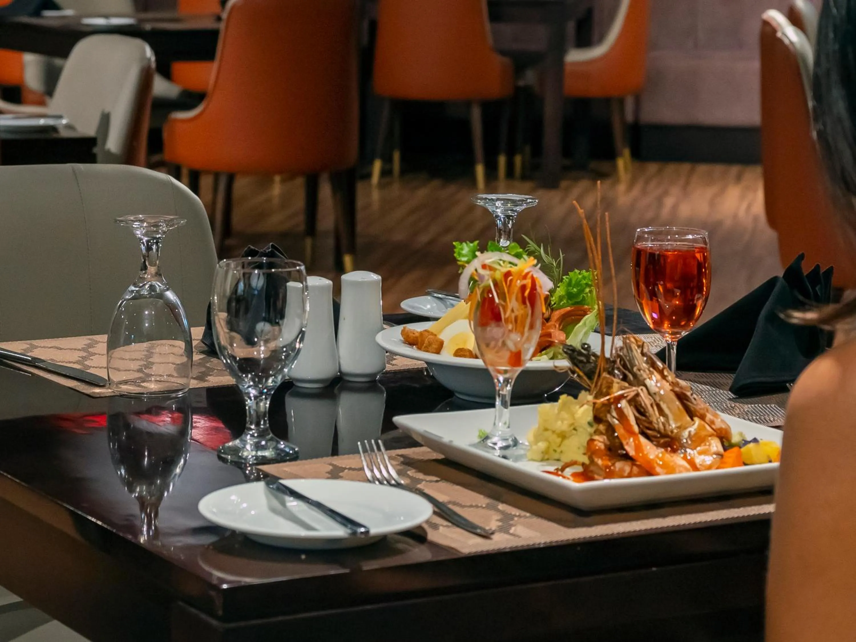 Restaurant/places to eat in Corundum Breeze Negombo