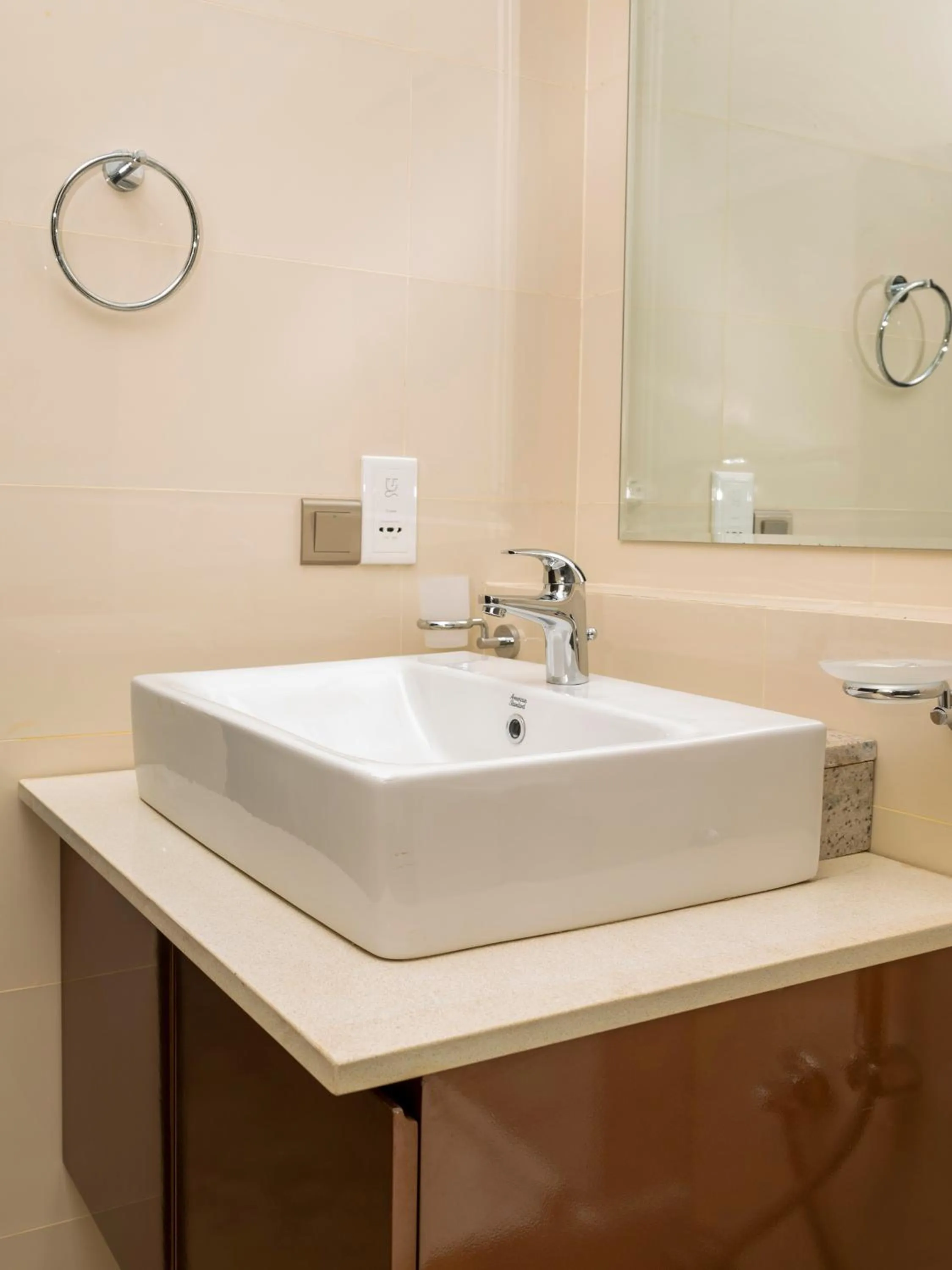 Bathroom in Corundum Breeze Negombo