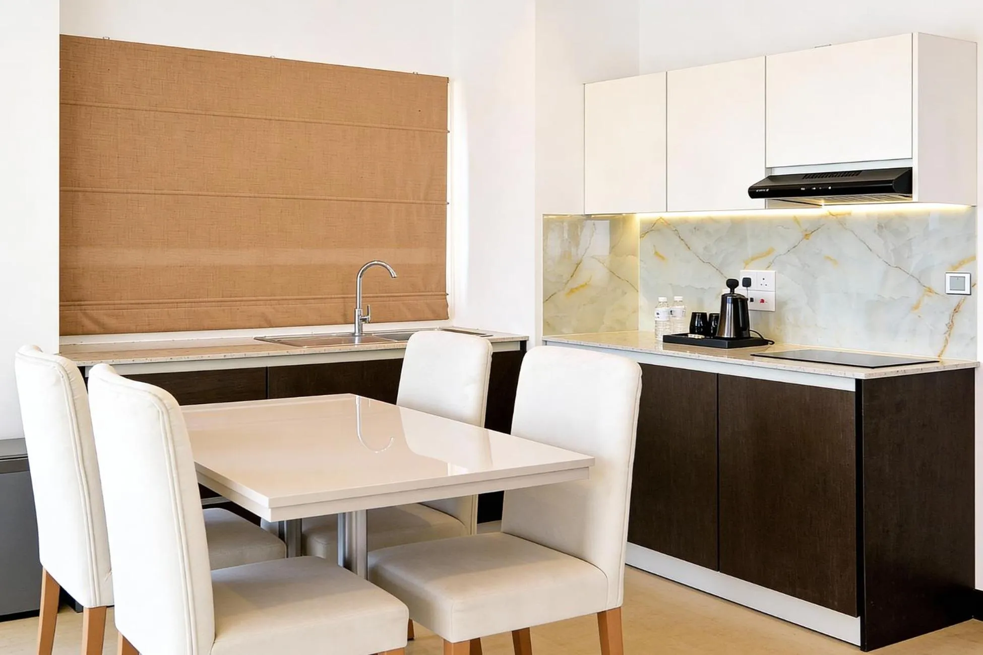 Coffee/tea facilities in Corundum Breeze Negombo