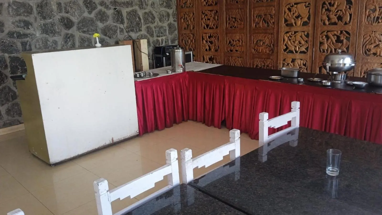 Dining area in COASTAL GRAND HIGH LAND PARADE