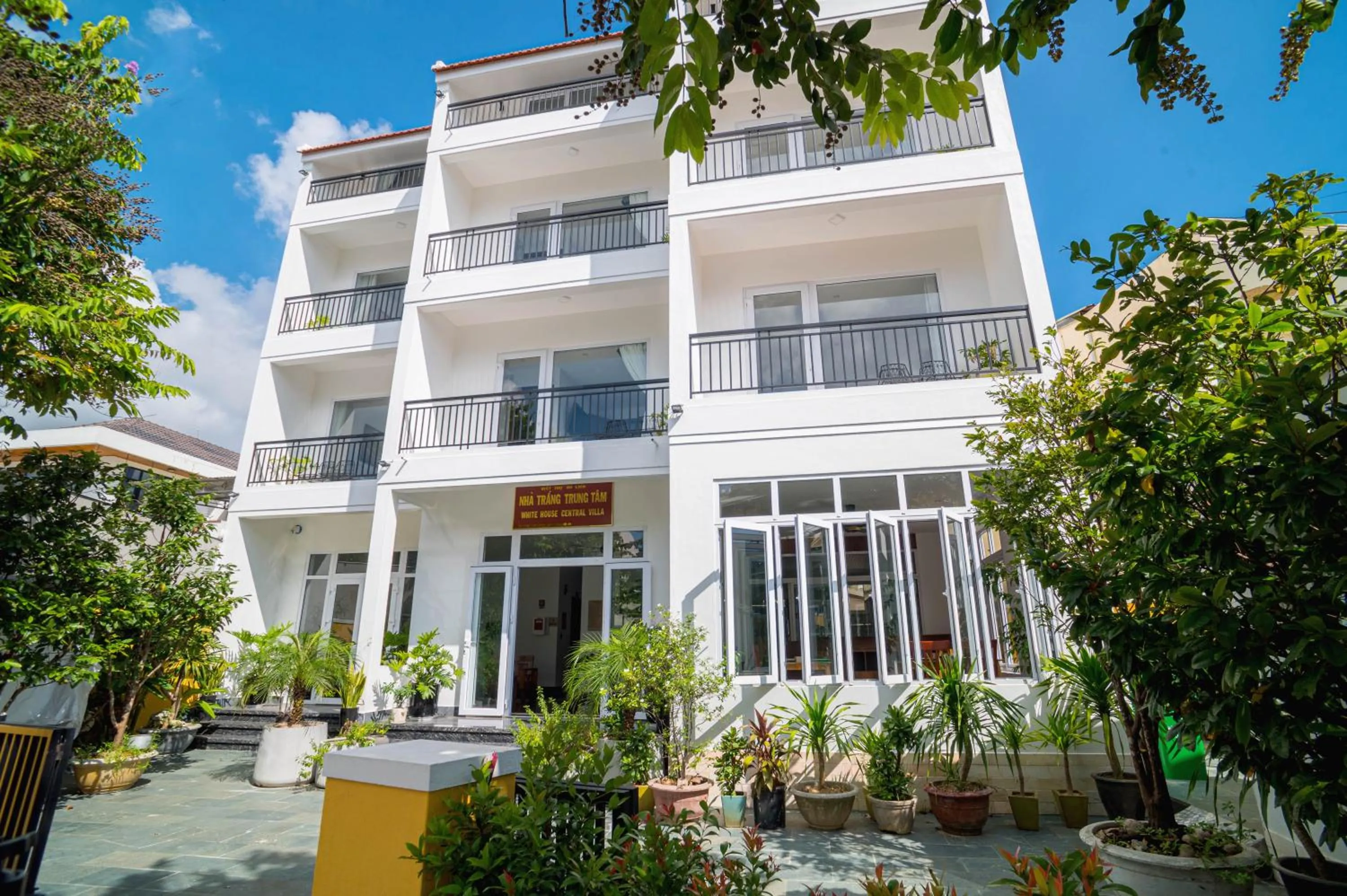 Property building in White House Central Villa