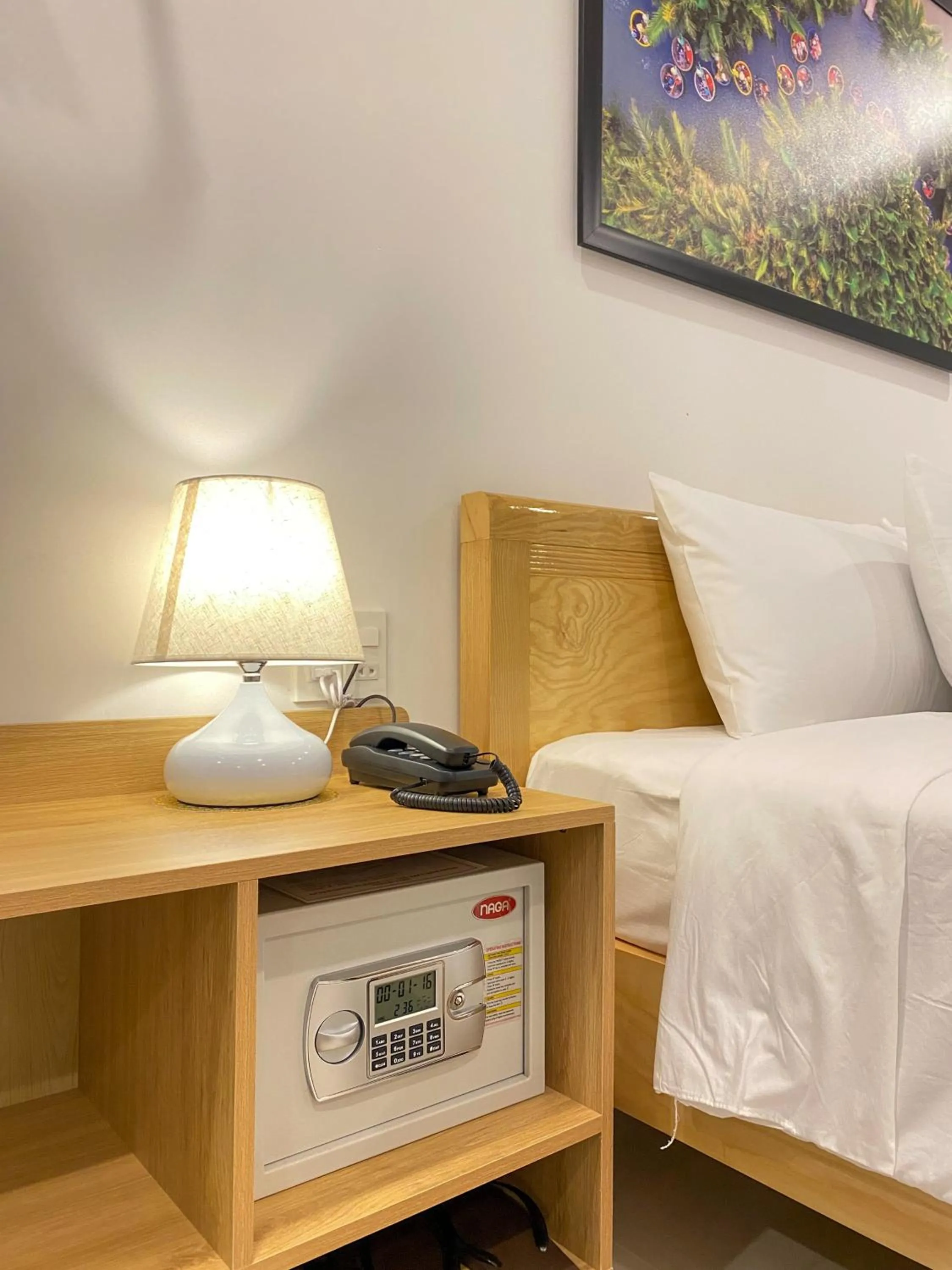 safe, Bed in White House Central Villa