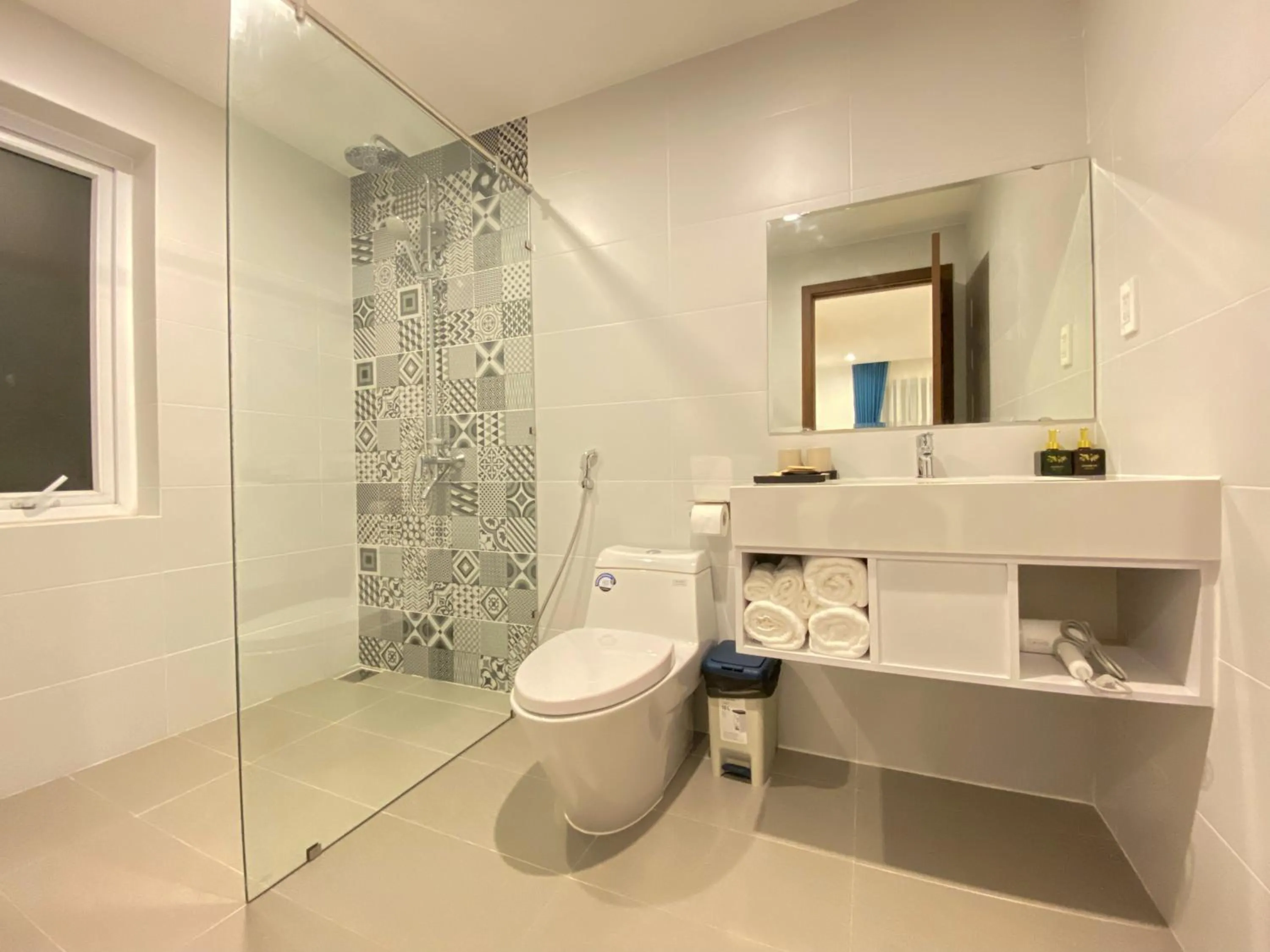 Public Bath in White House Central Villa