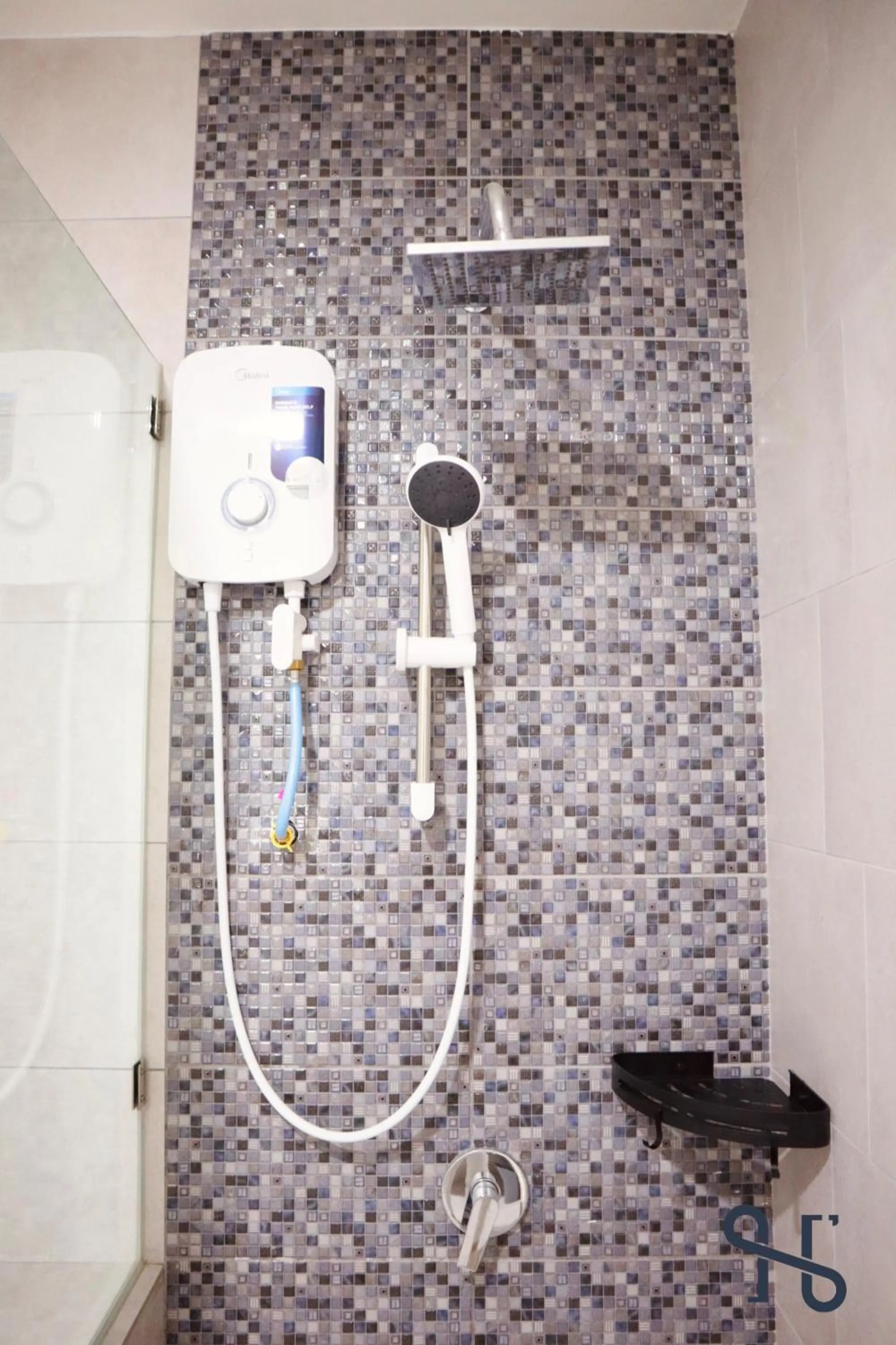 Bathroom in The Shore by Homesuite'