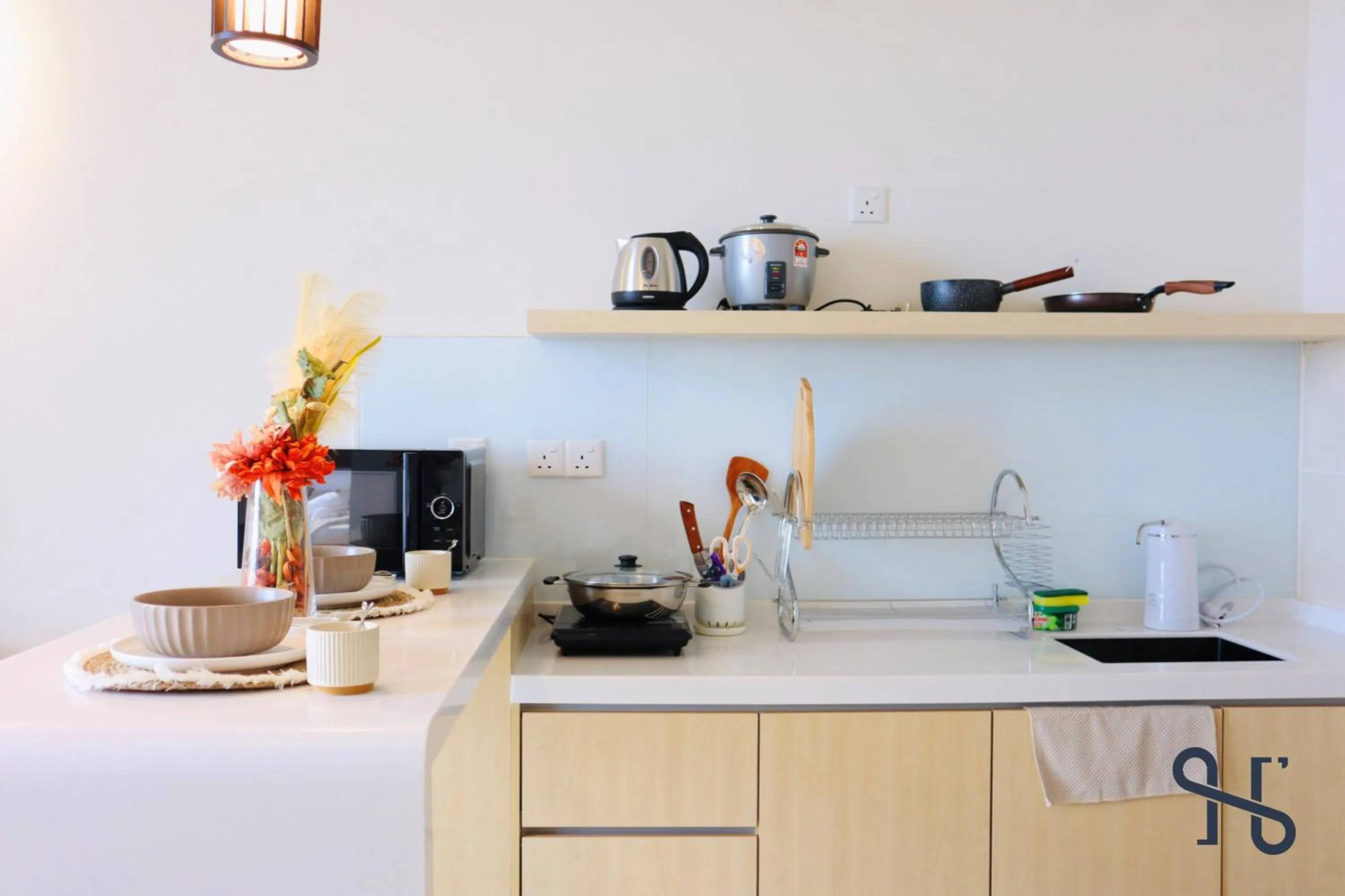 Kitchen or kitchenette in The Shore by Homesuite'