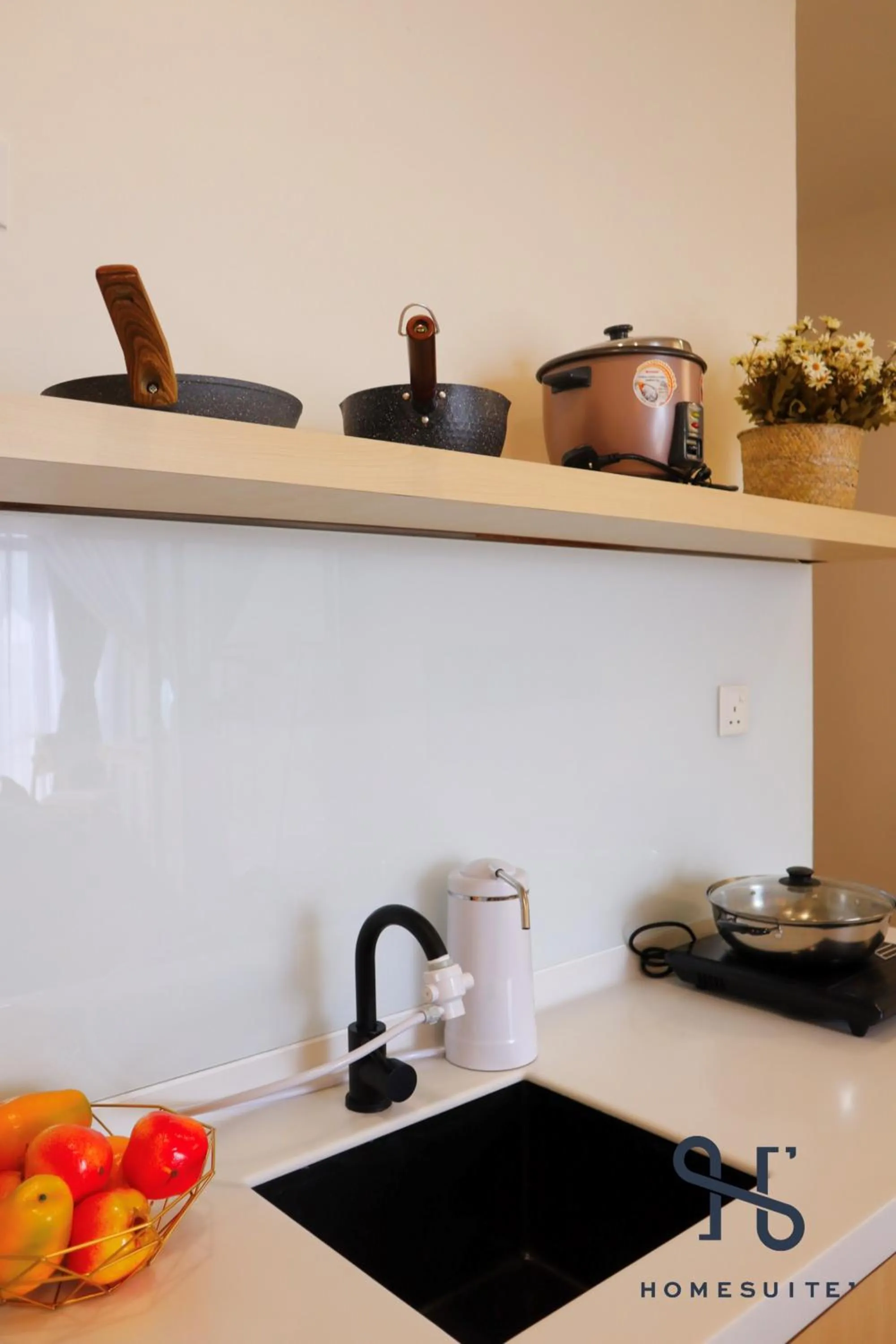 Kitchen or kitchenette in The Shore by Homesuite'