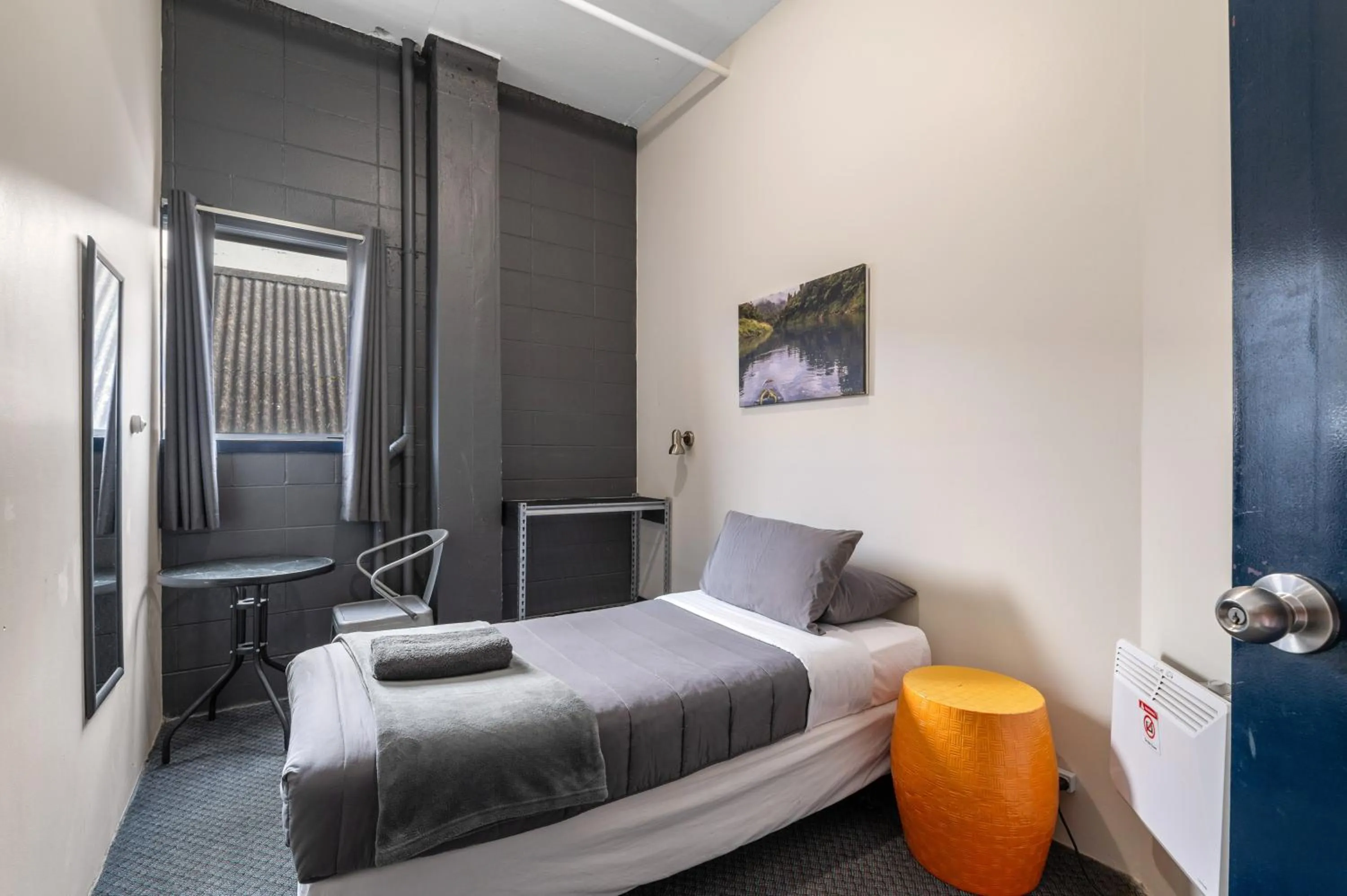 Bed in Rock Solid Backpackers Rotorua