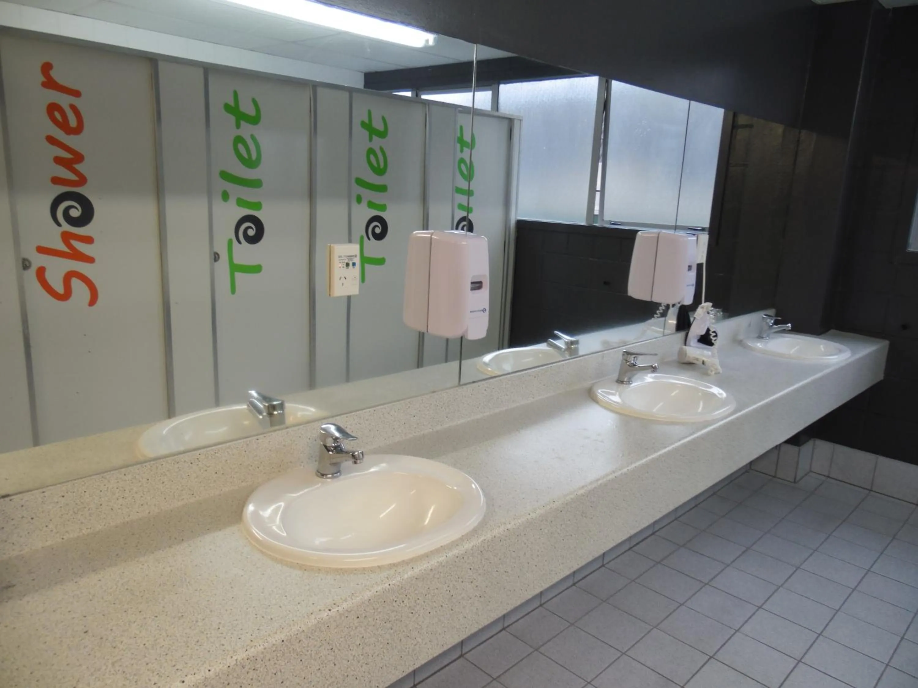 Bathroom in Rock Solid Backpackers Rotorua