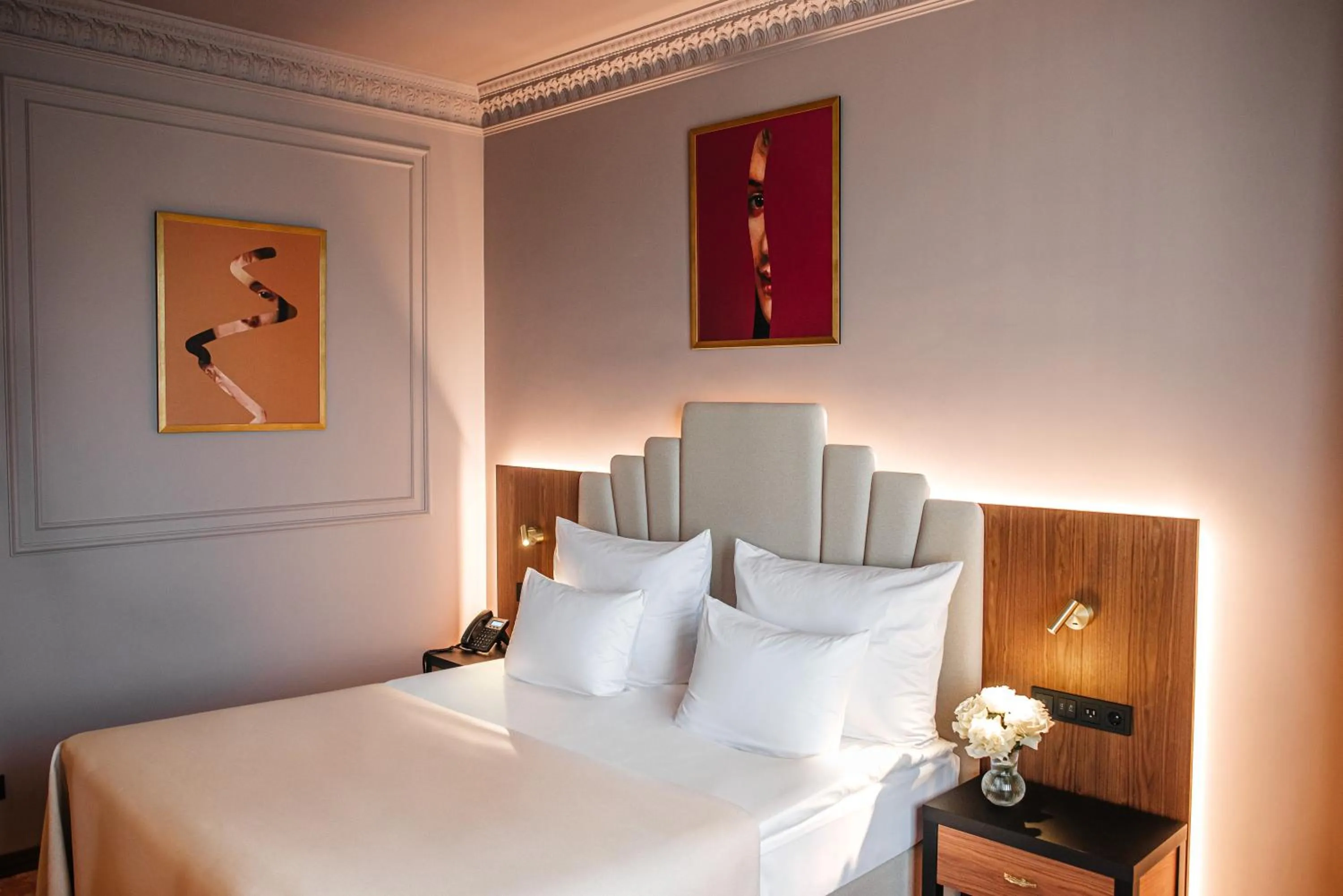 Photo of the whole room, Bed in Nadiya Palace & Wellness