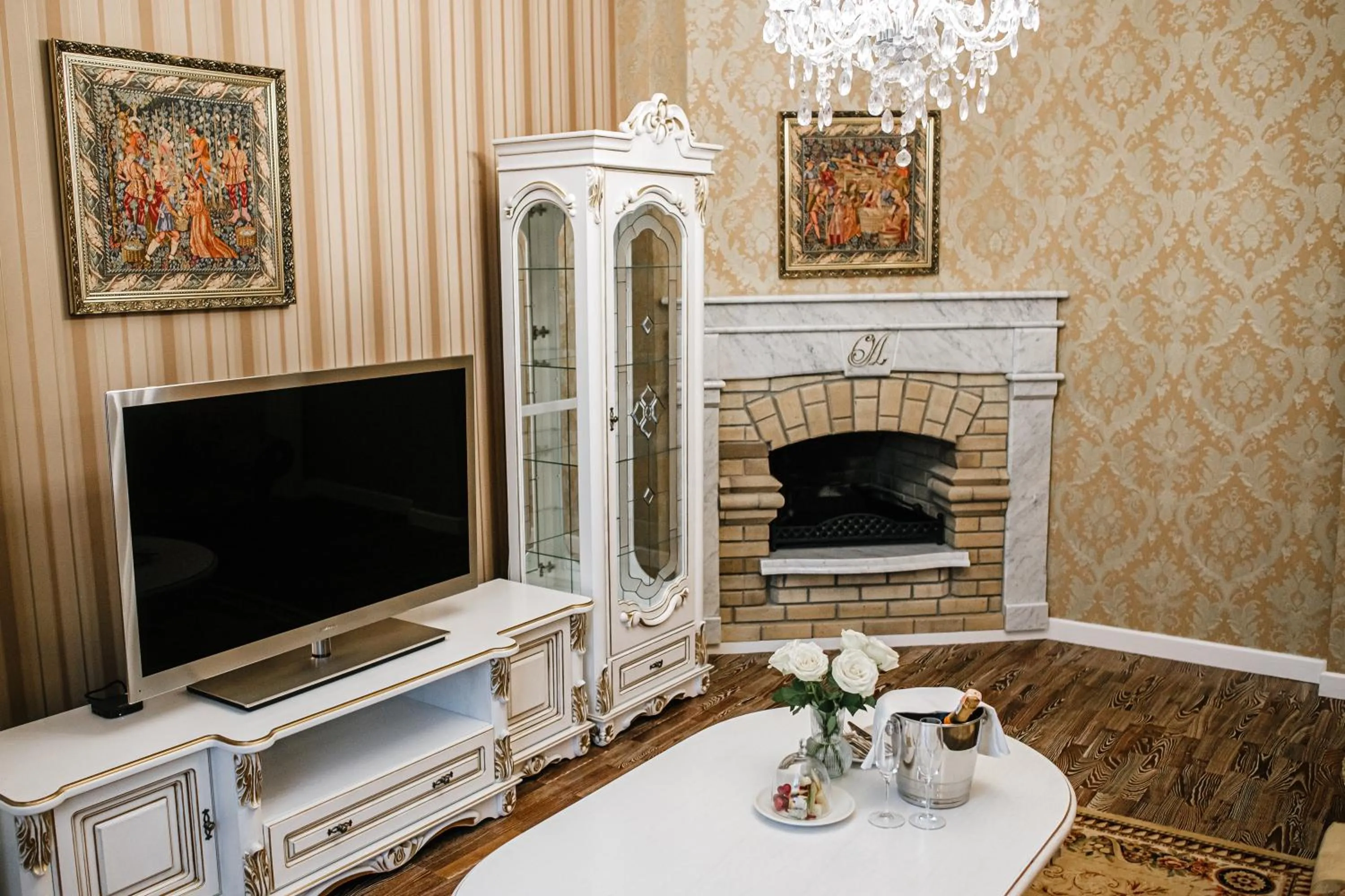 Communal lounge/ TV room in Nadiya Palace & Wellness