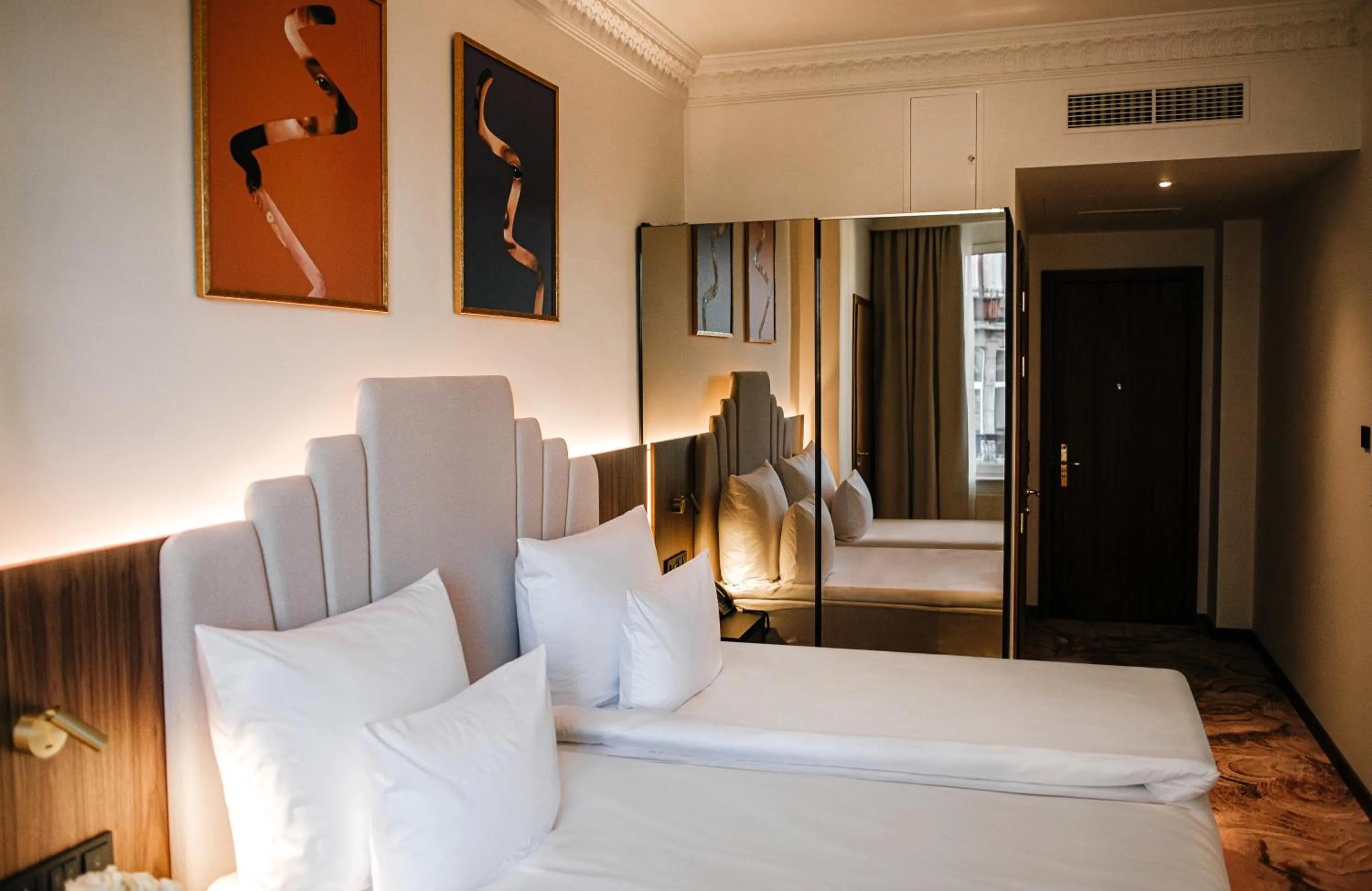 Photo of the whole room, Bed in Nadiya Palace & Wellness