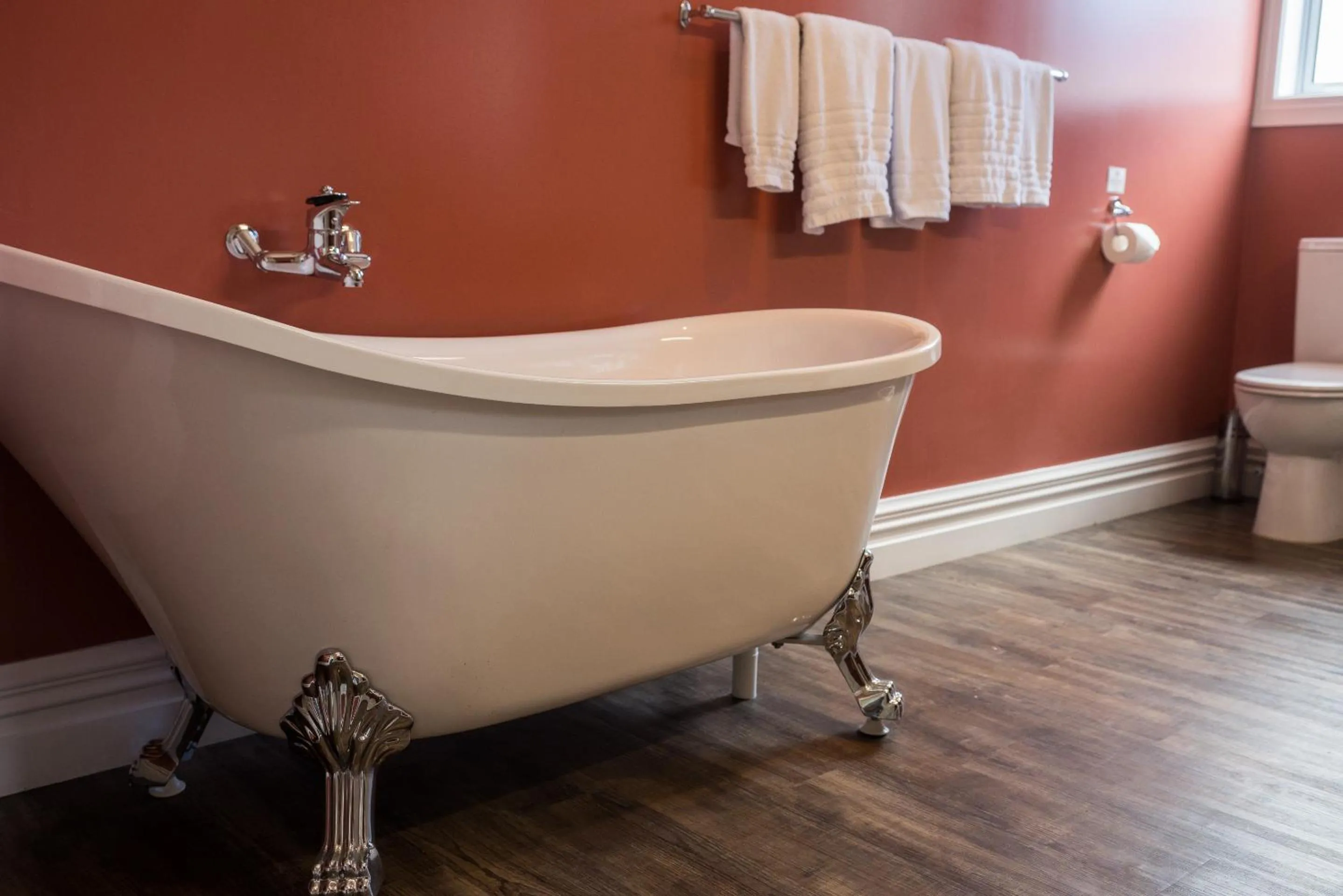 Toilet in Theatre Royal Hotel