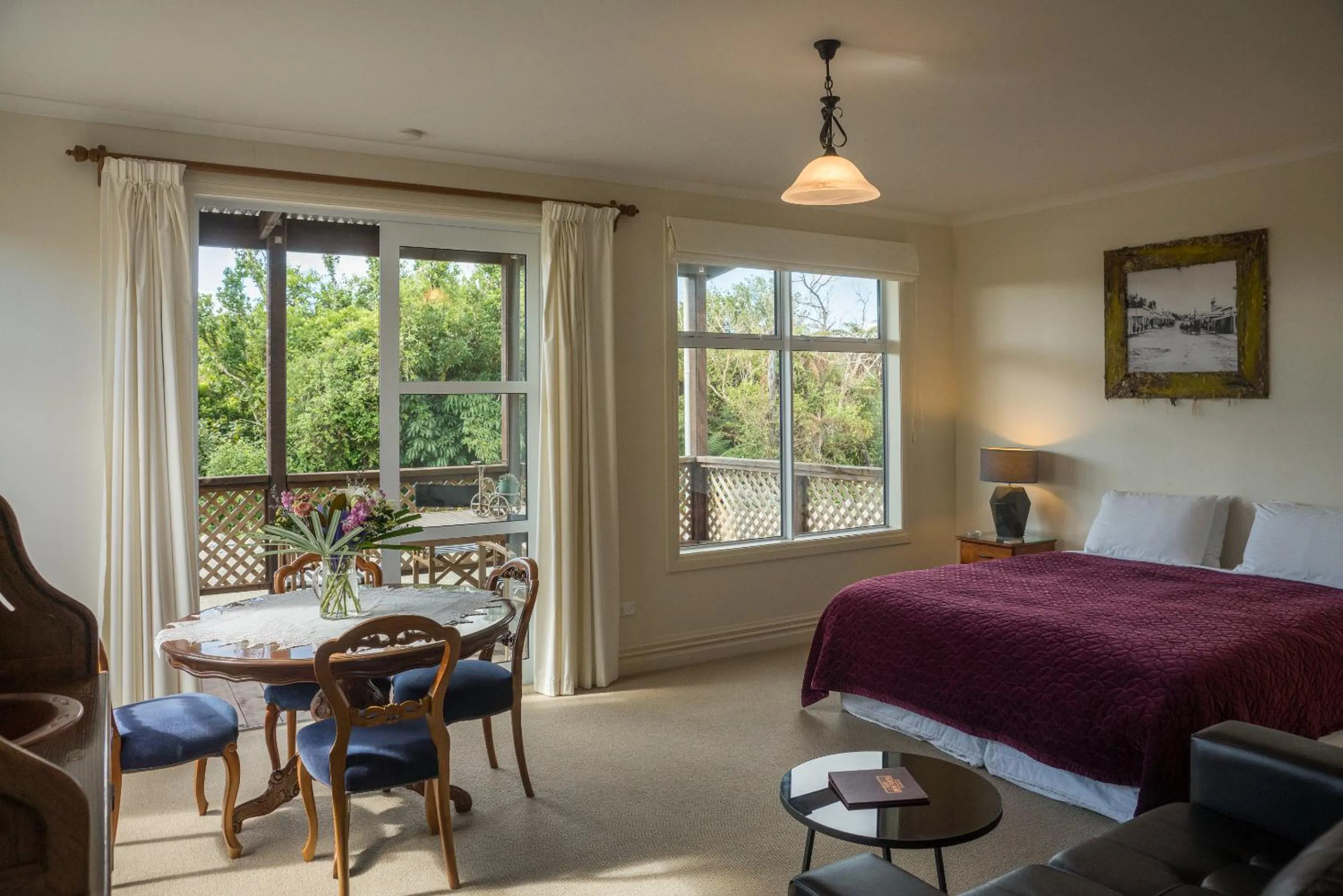Photo of the whole room, Bed in Theatre Royal Hotel