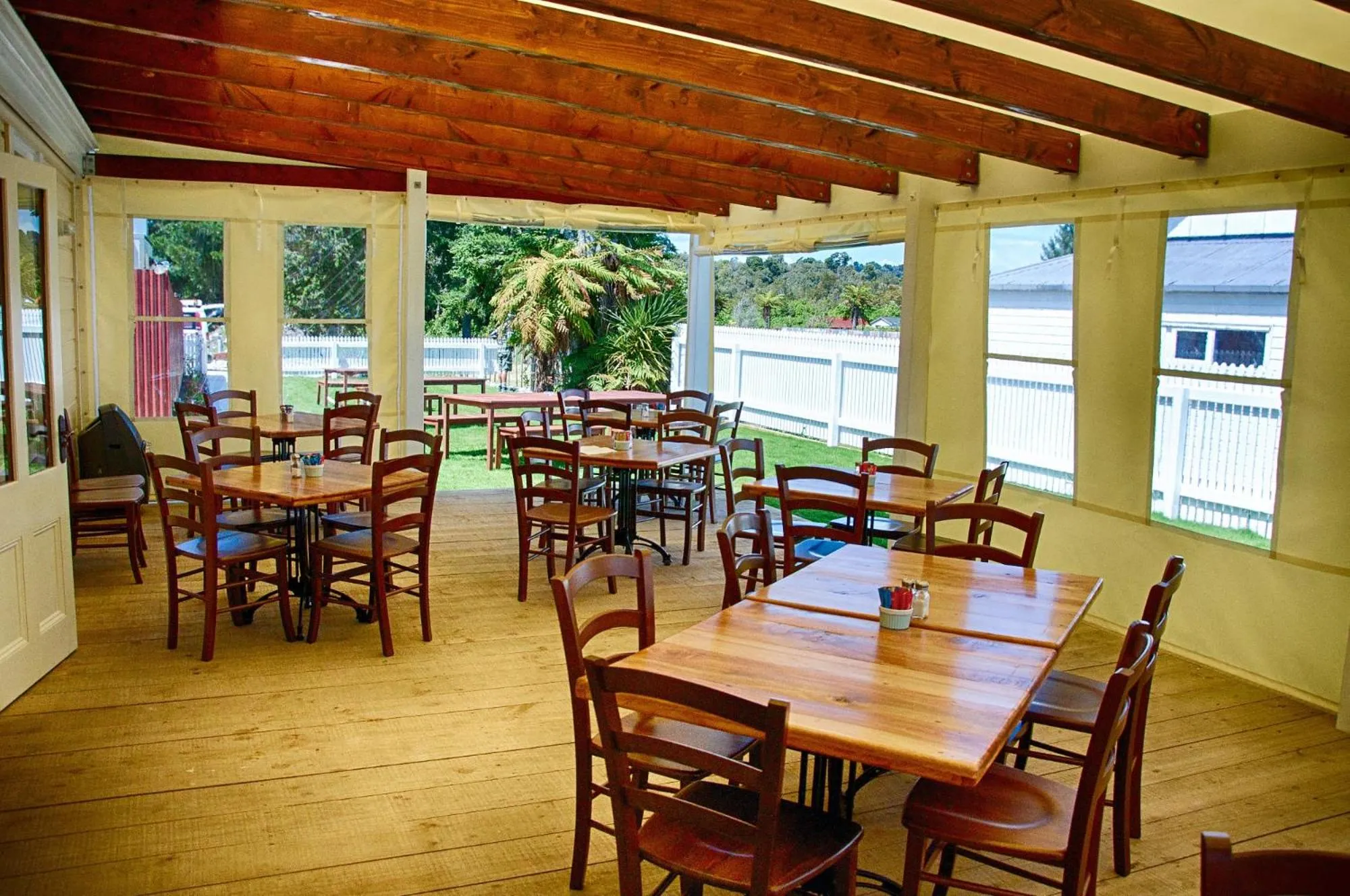 Restaurant/places to eat in Theatre Royal Hotel