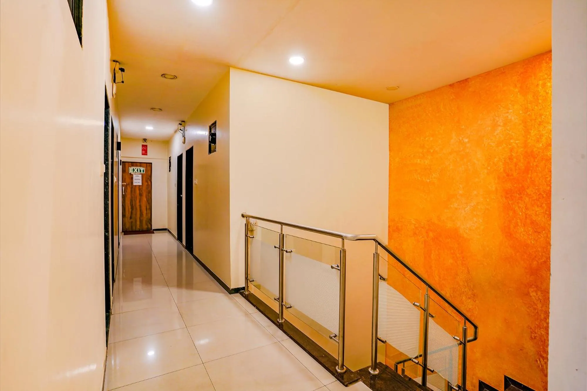 Lobby or reception in FabExpress Prakash Inn - Nr Mumbai International Airport