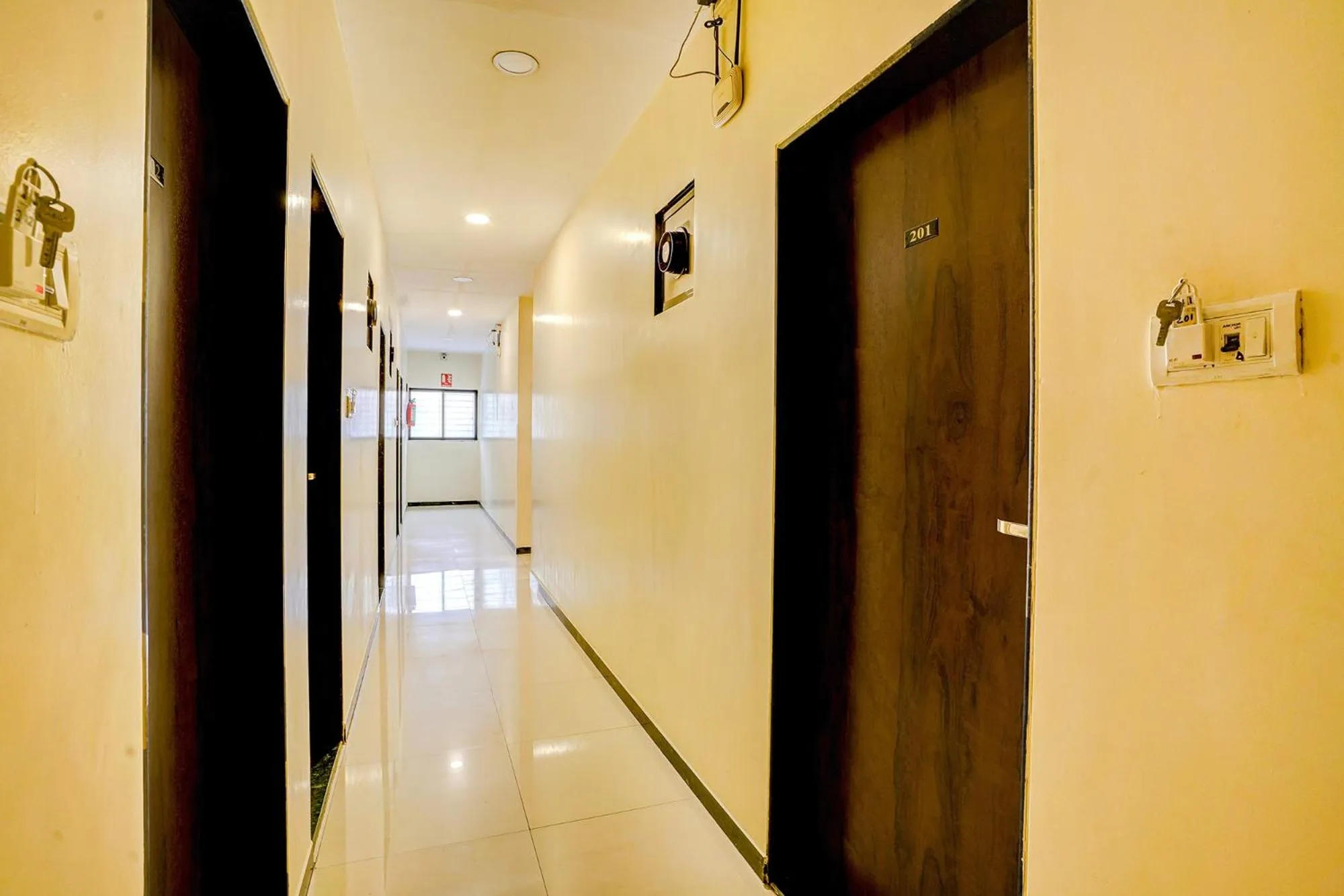 Lobby or reception in FabExpress Prakash Inn - Nr Mumbai International Airport