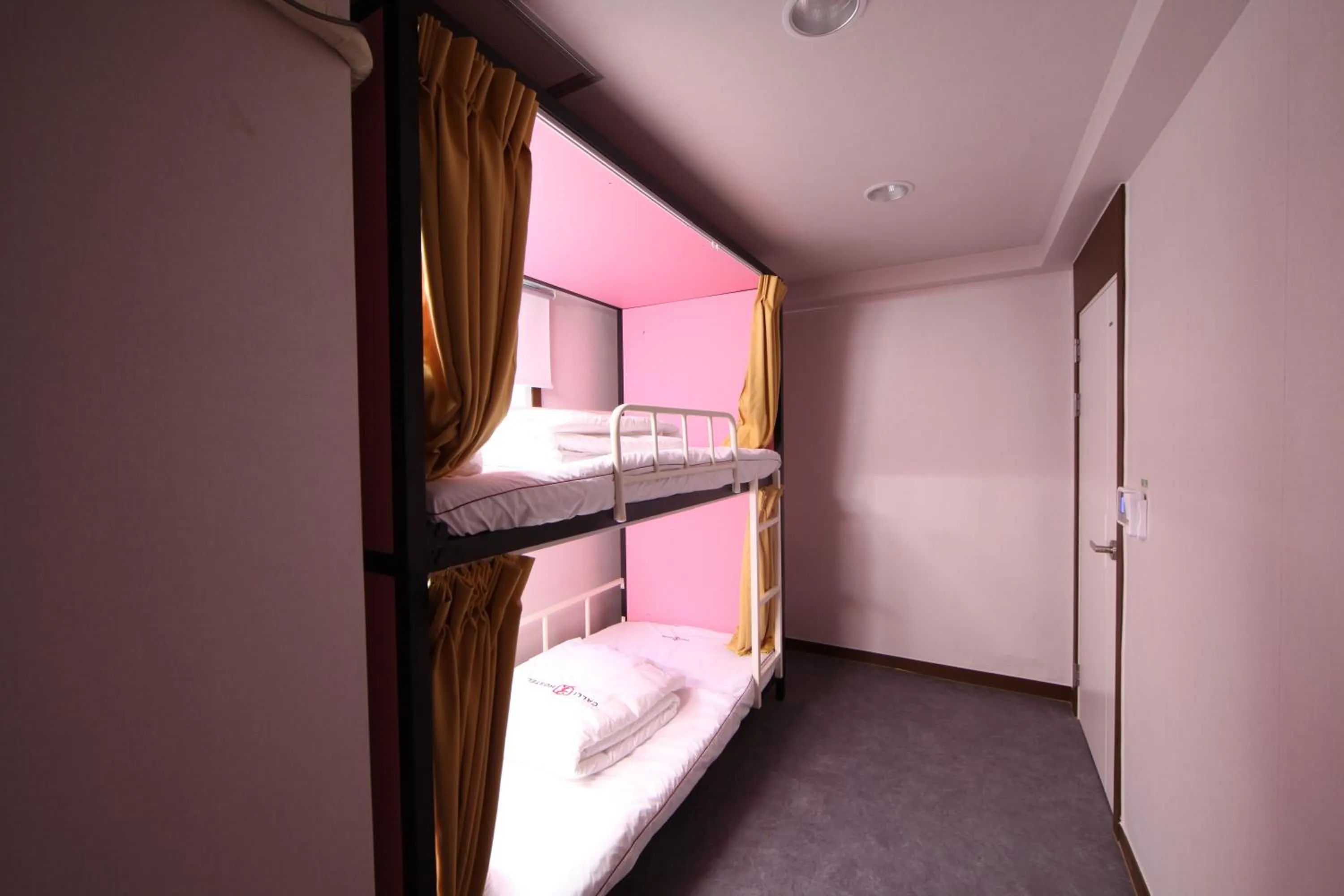 Bathroom, Bed in Calli Hostel