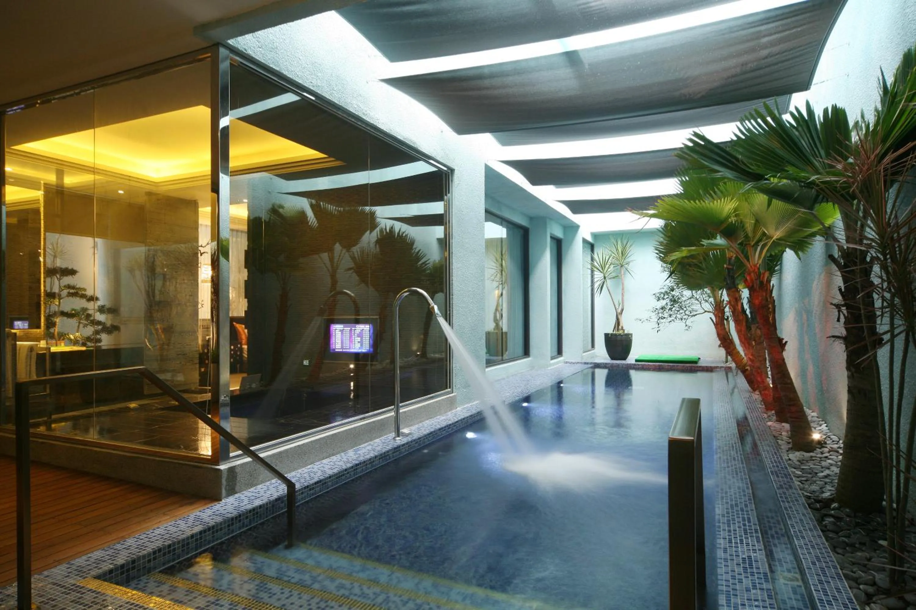 Pool view in Han Guan Motel