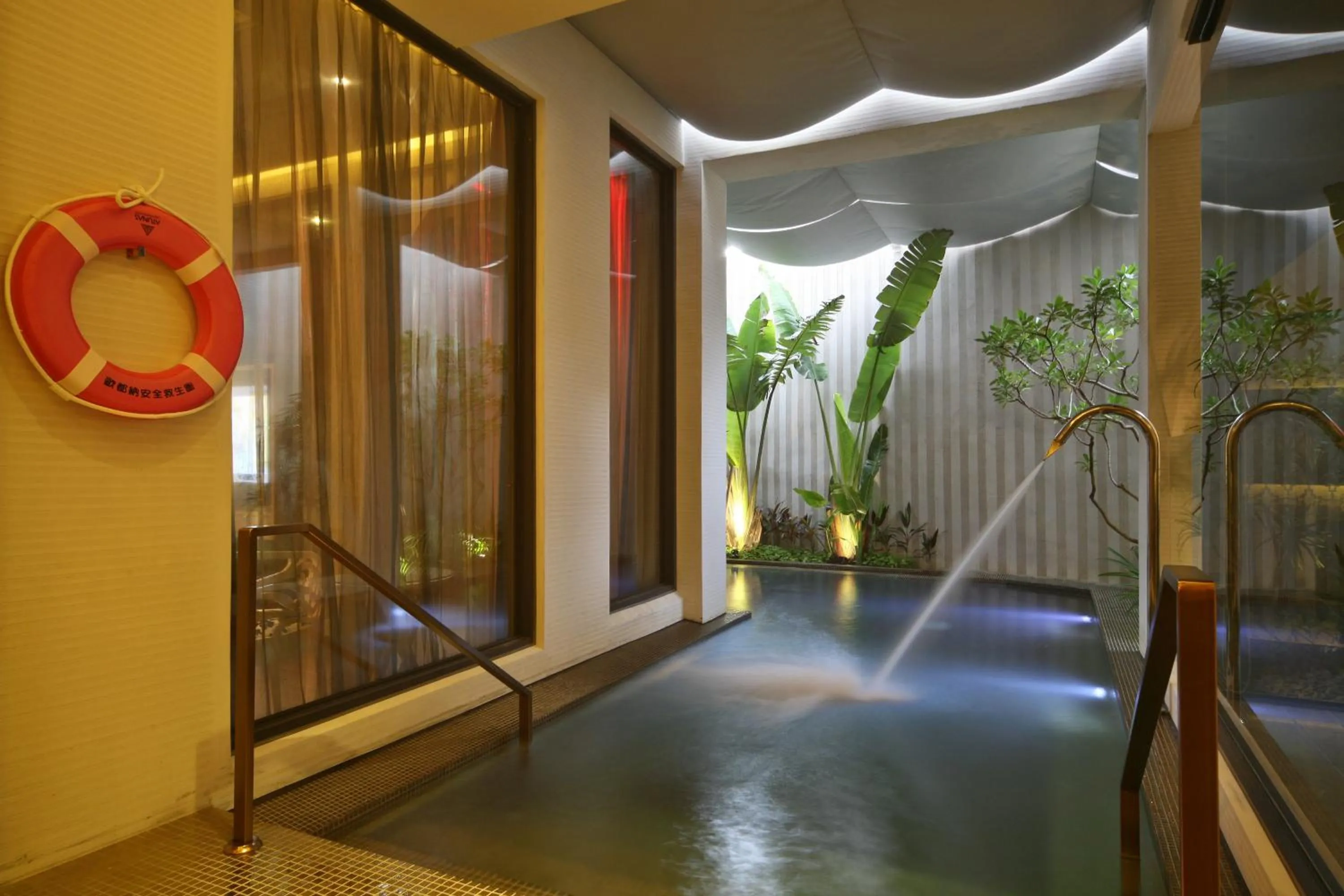 Pool view in Han Guan Motel