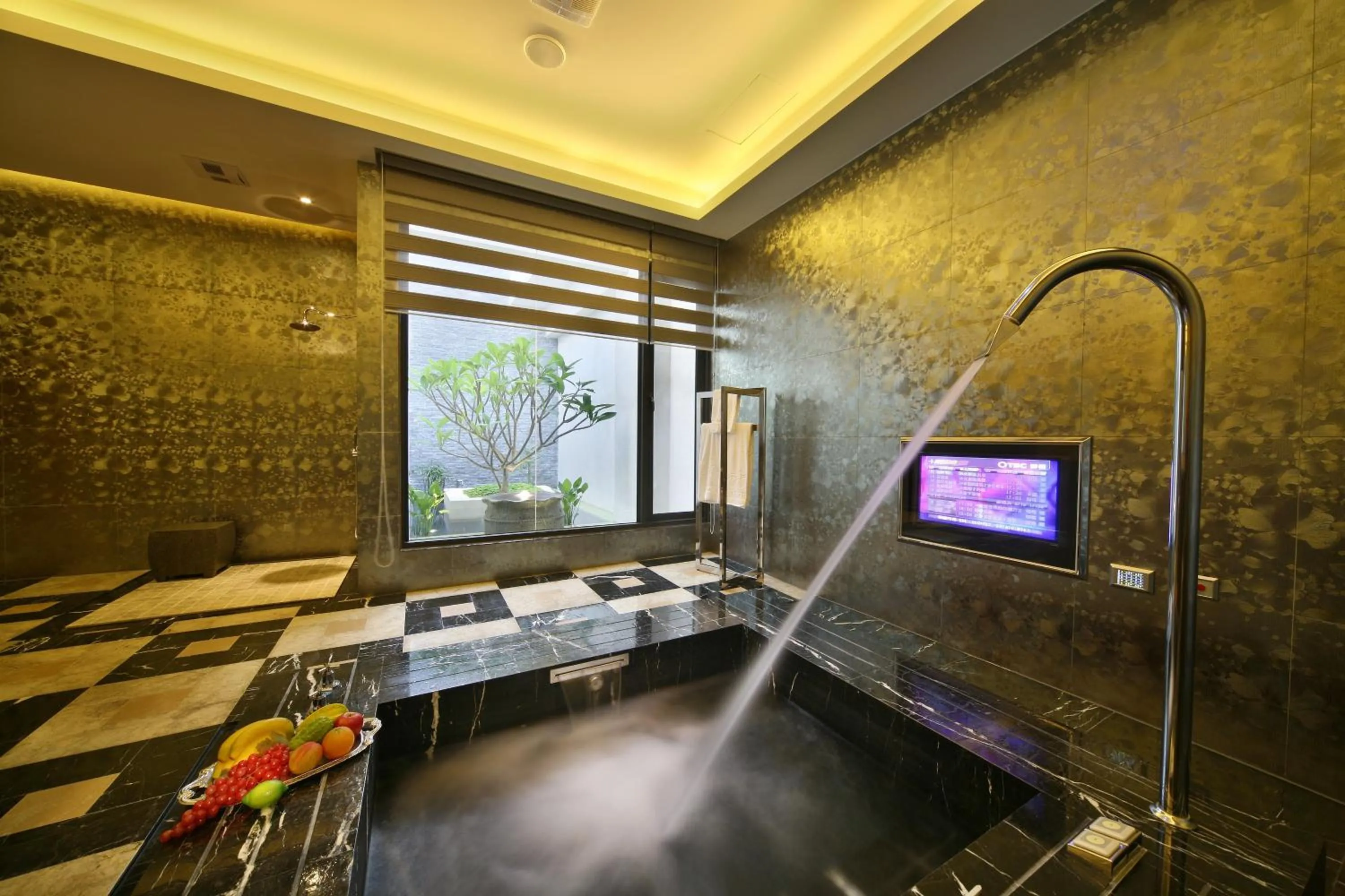 Bathroom in Han Guan Motel