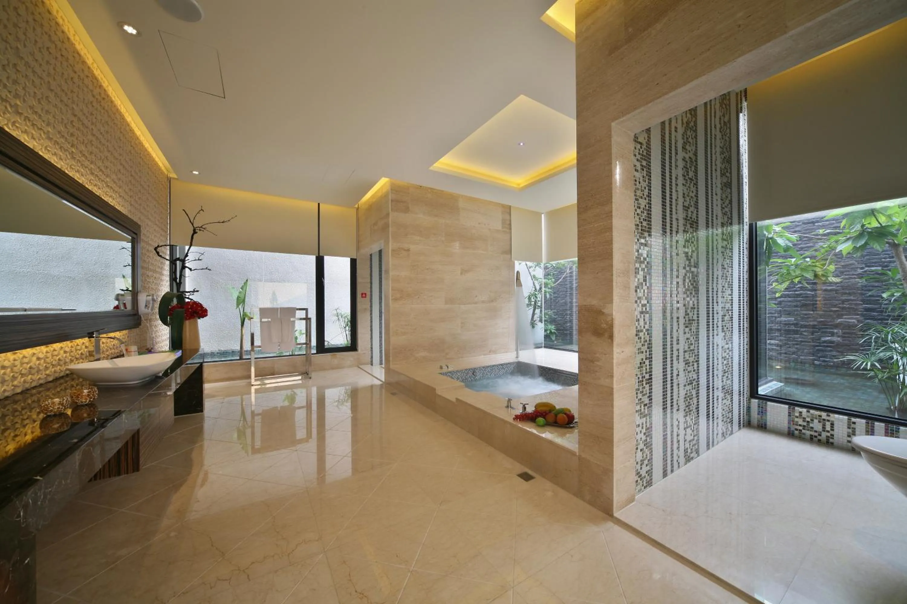 Bathroom, Bed in Han Guan Motel