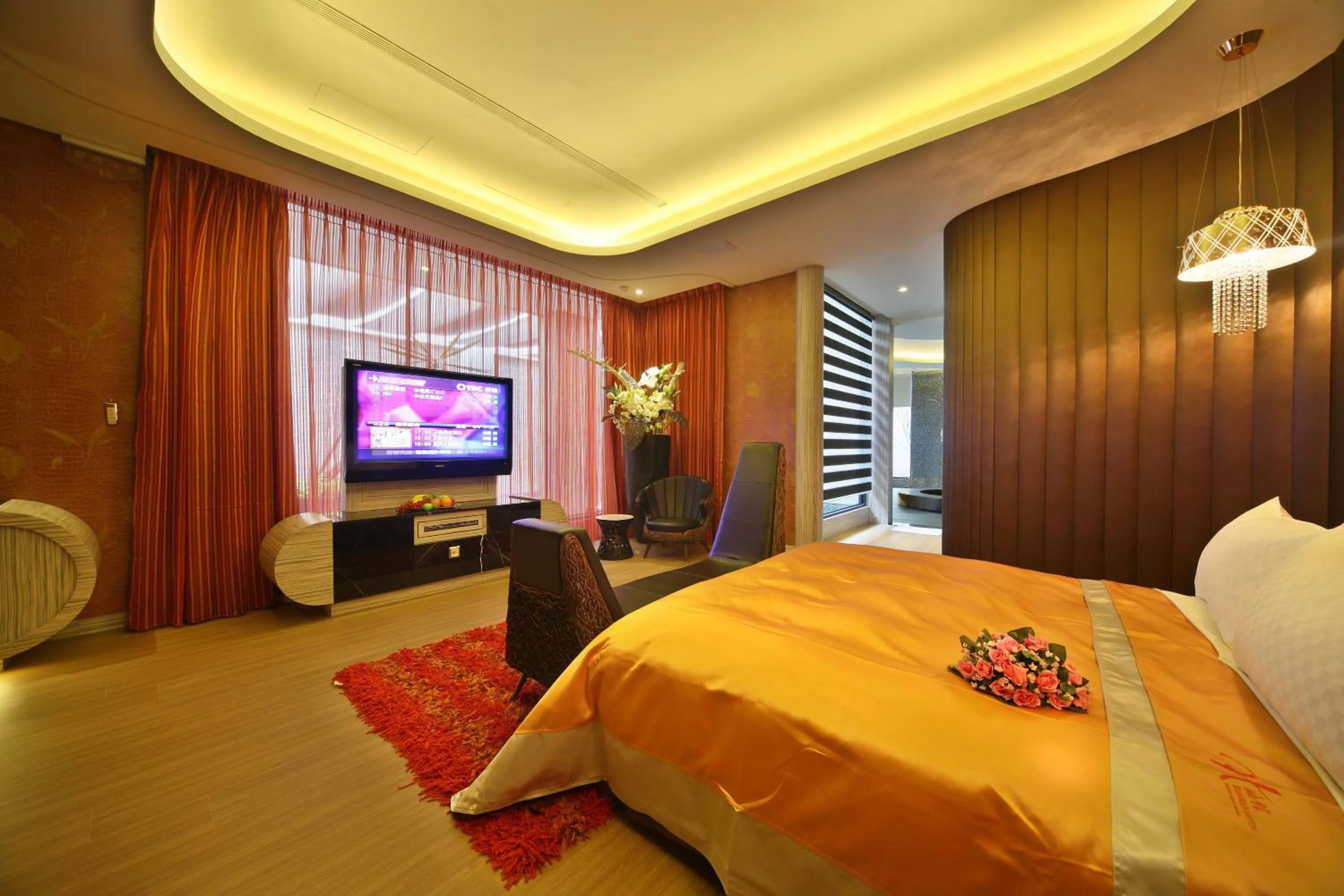 Photo of the whole room, Bed in Han Guan Motel