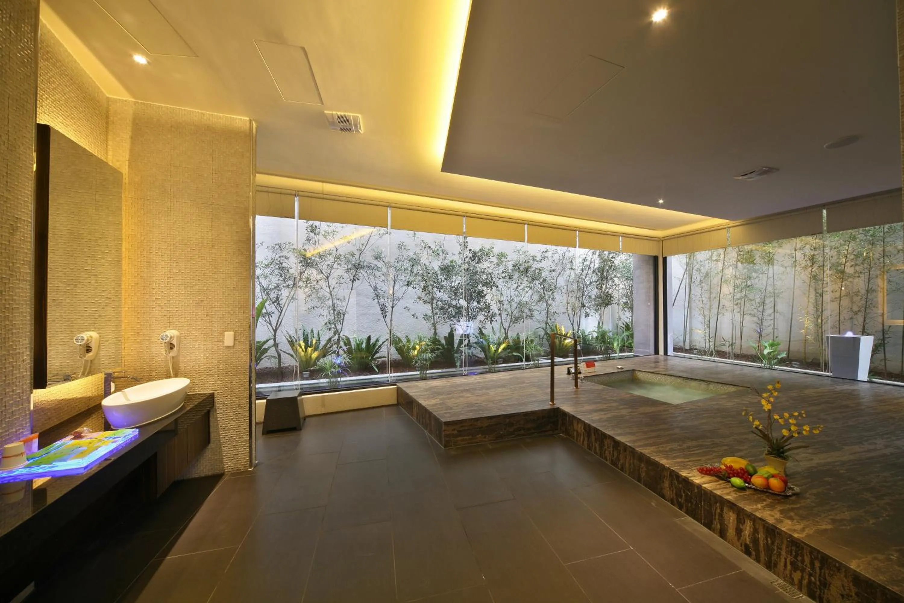 Hot Tub in Han Guan Motel