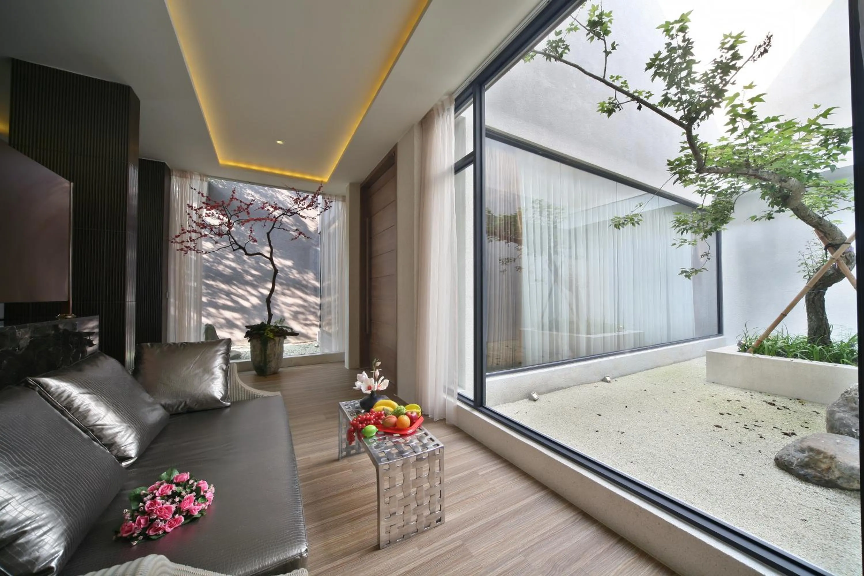 Seating area in Han Guan Motel