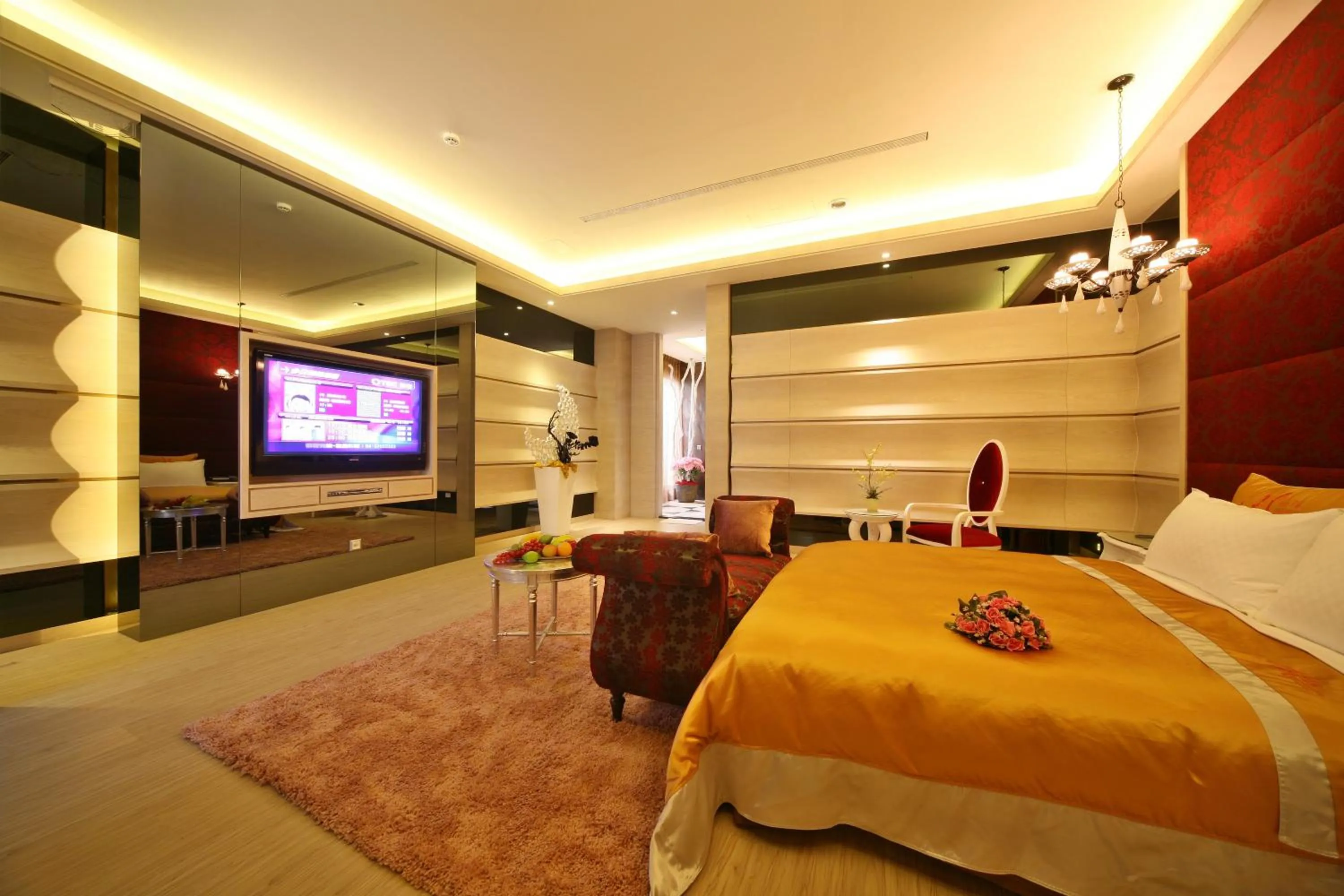 Photo of the whole room, Bed in Han Guan Motel