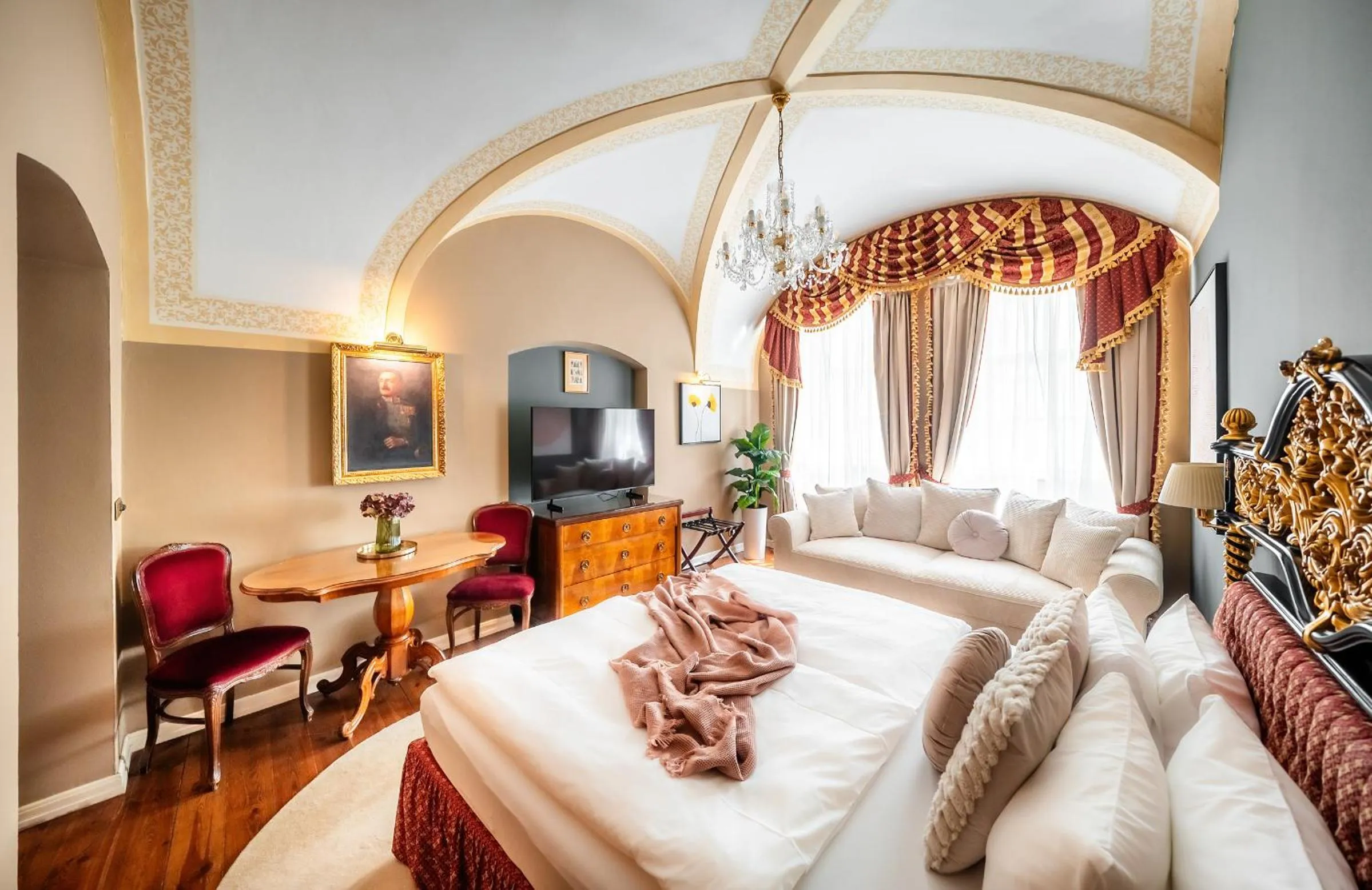 Bed in Nosticova Heritage