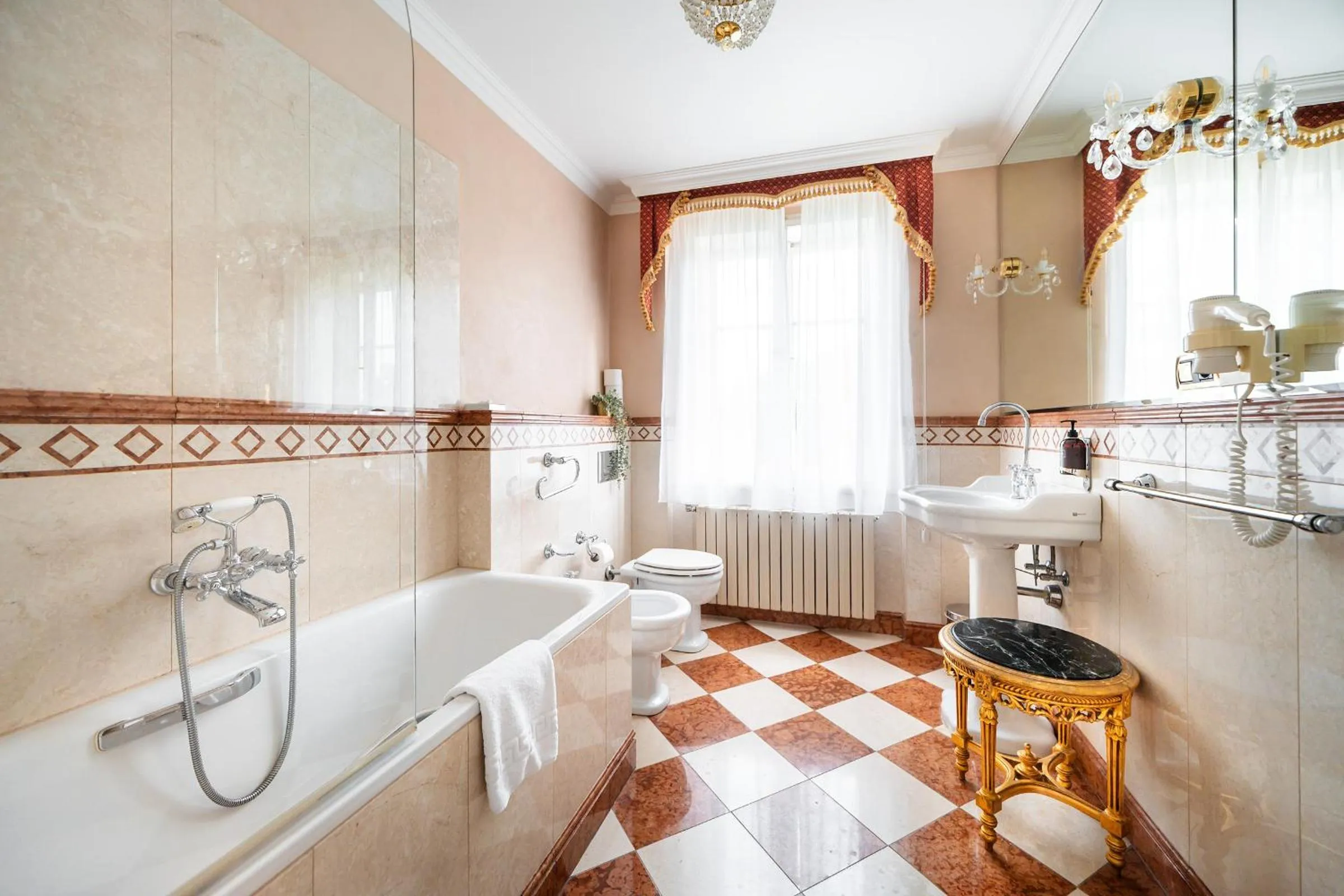 Toilet in Nosticova Heritage