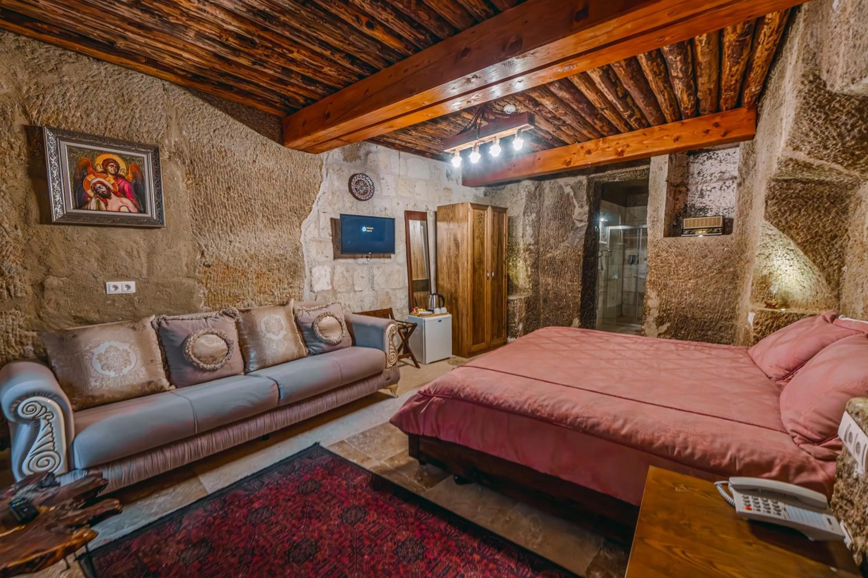 Coffee/tea facilities, Bed in Belenus Cave House