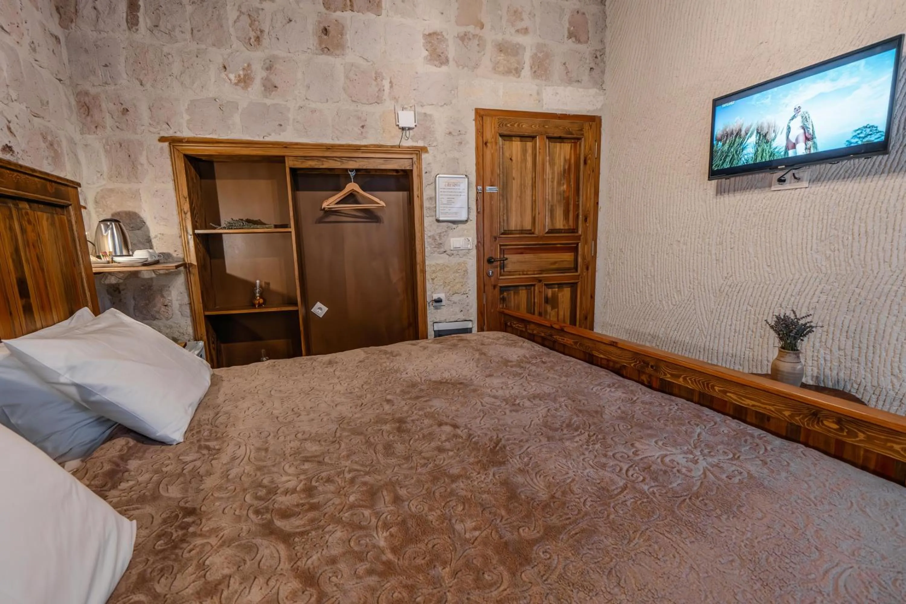 Bed in Belenus Cave House