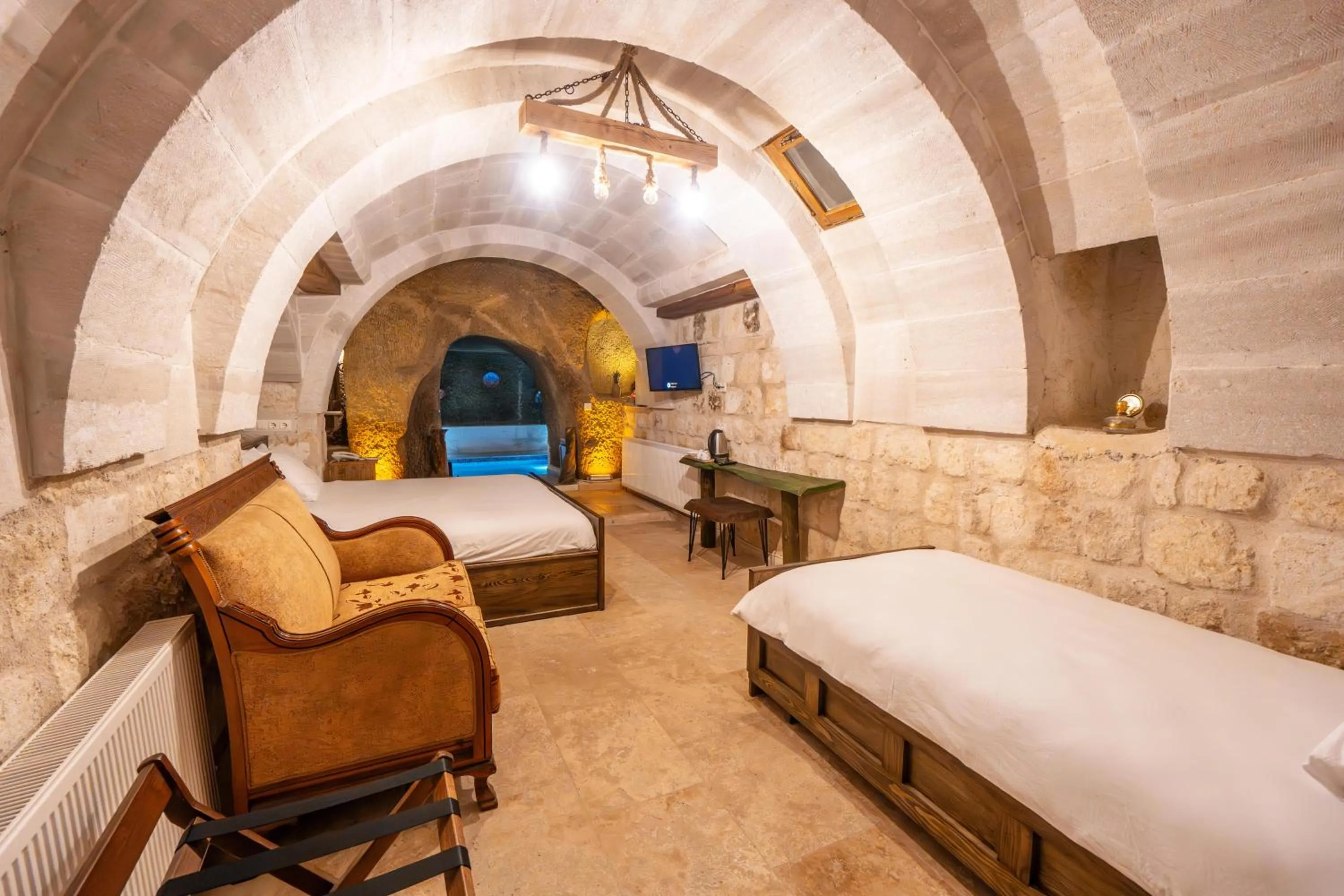 Photo of the whole room, Bed in Belenus Cave House