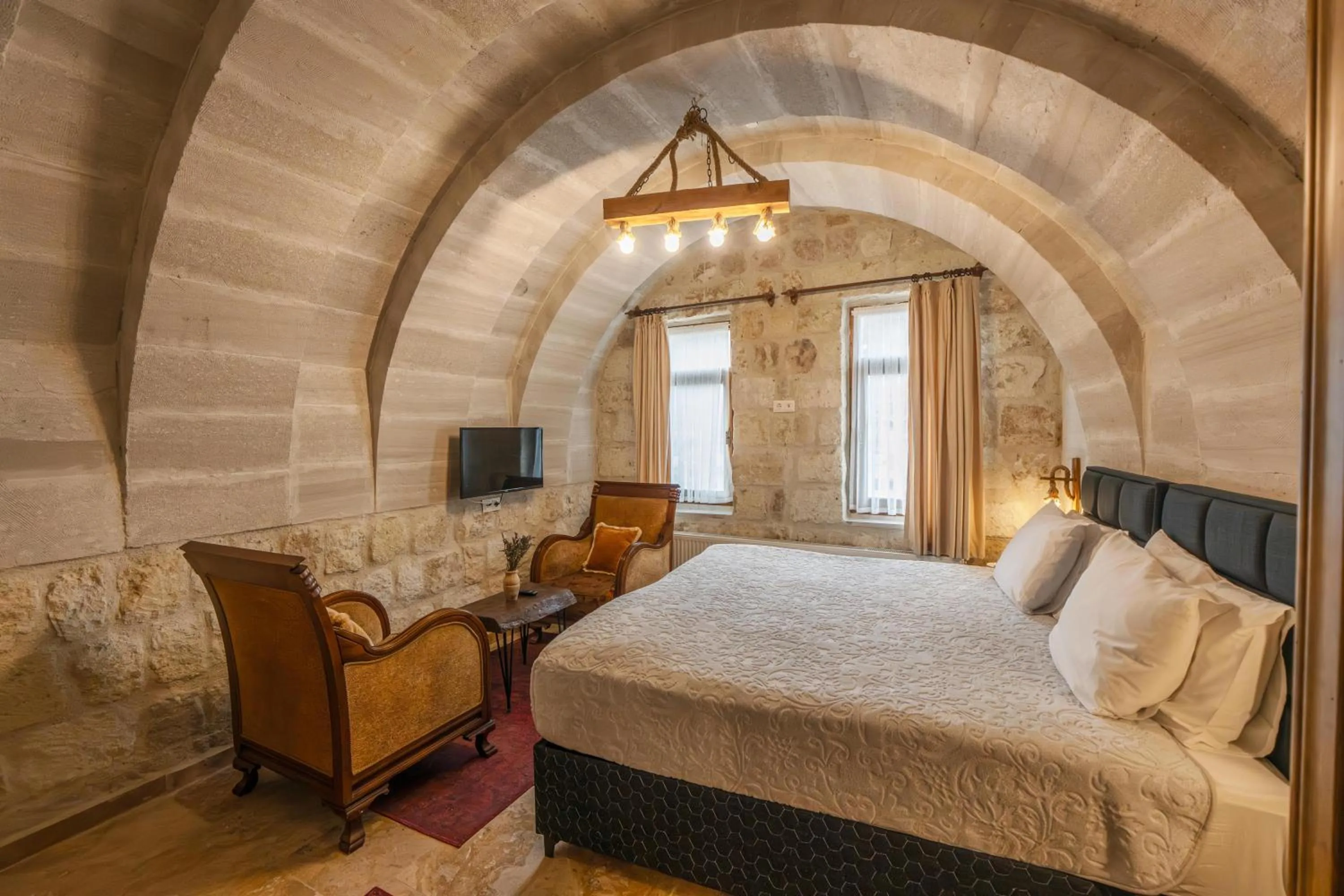 Photo of the whole room, Bed in Belenus Cave House