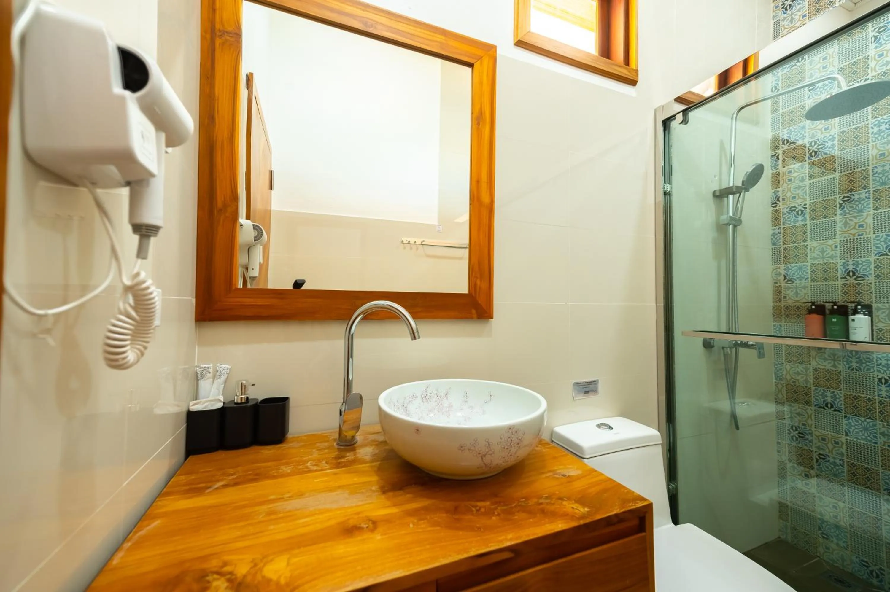 Shower in Madilao Hotel