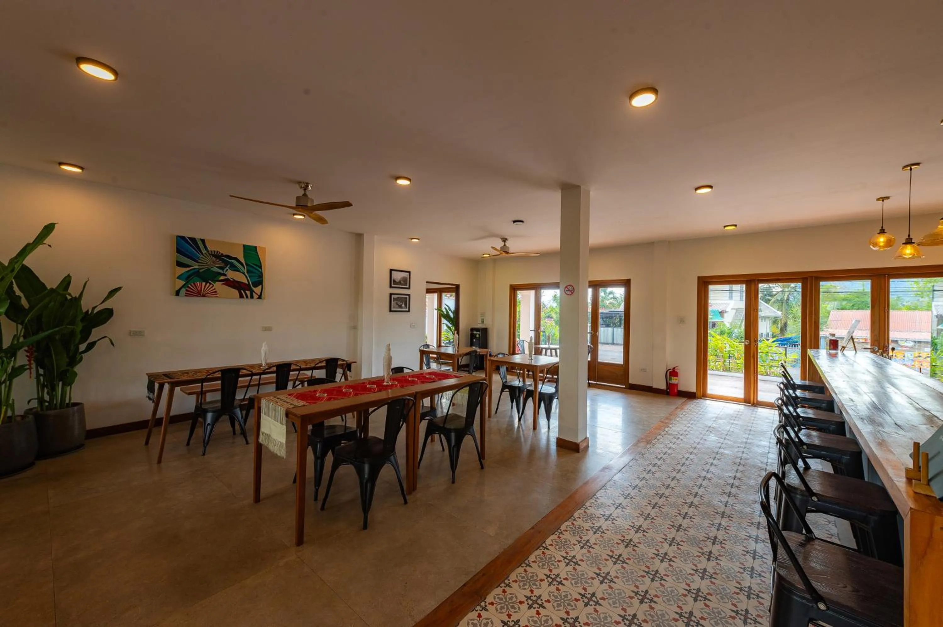 Restaurant/places to eat in Madilao Hotel