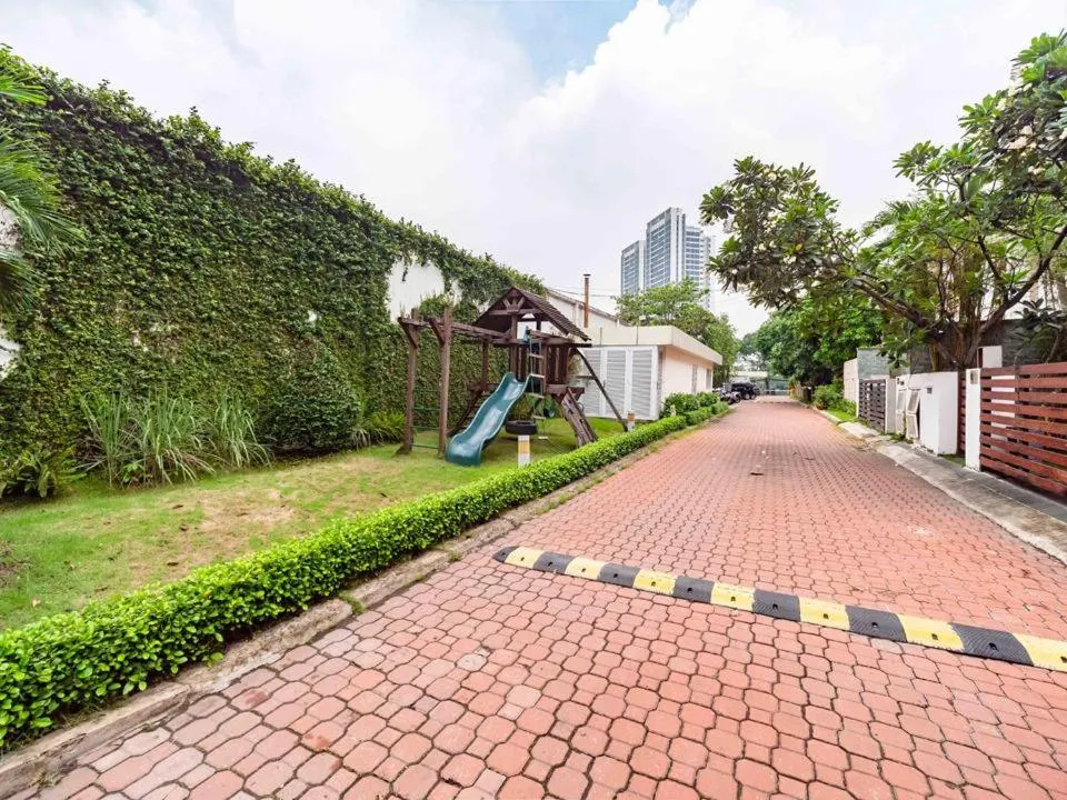 Area and facilities in Glenwood Residences