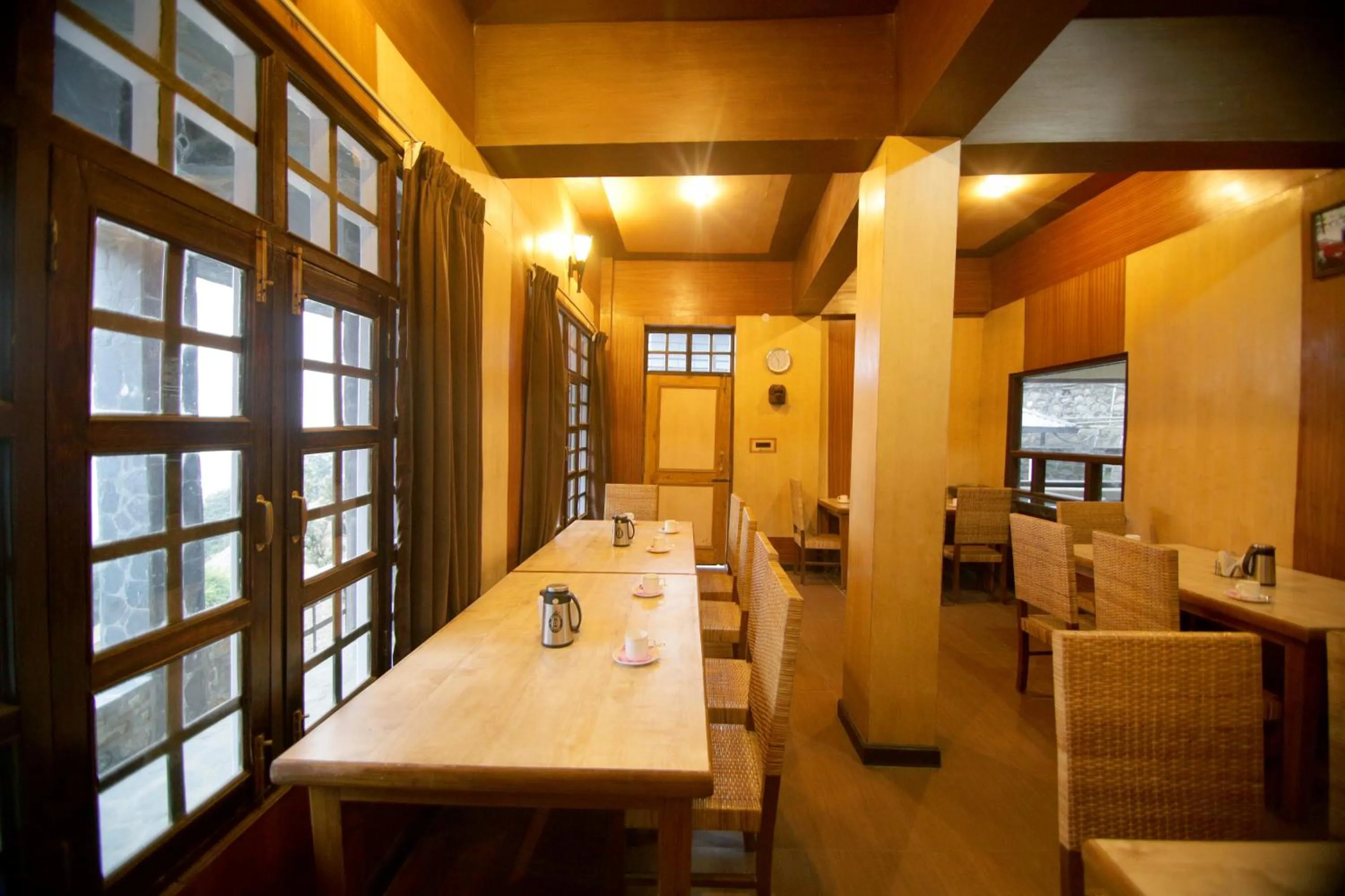Coffee/tea facilities, Restaurant/Places to Eat in Ashoka Naini Chalet