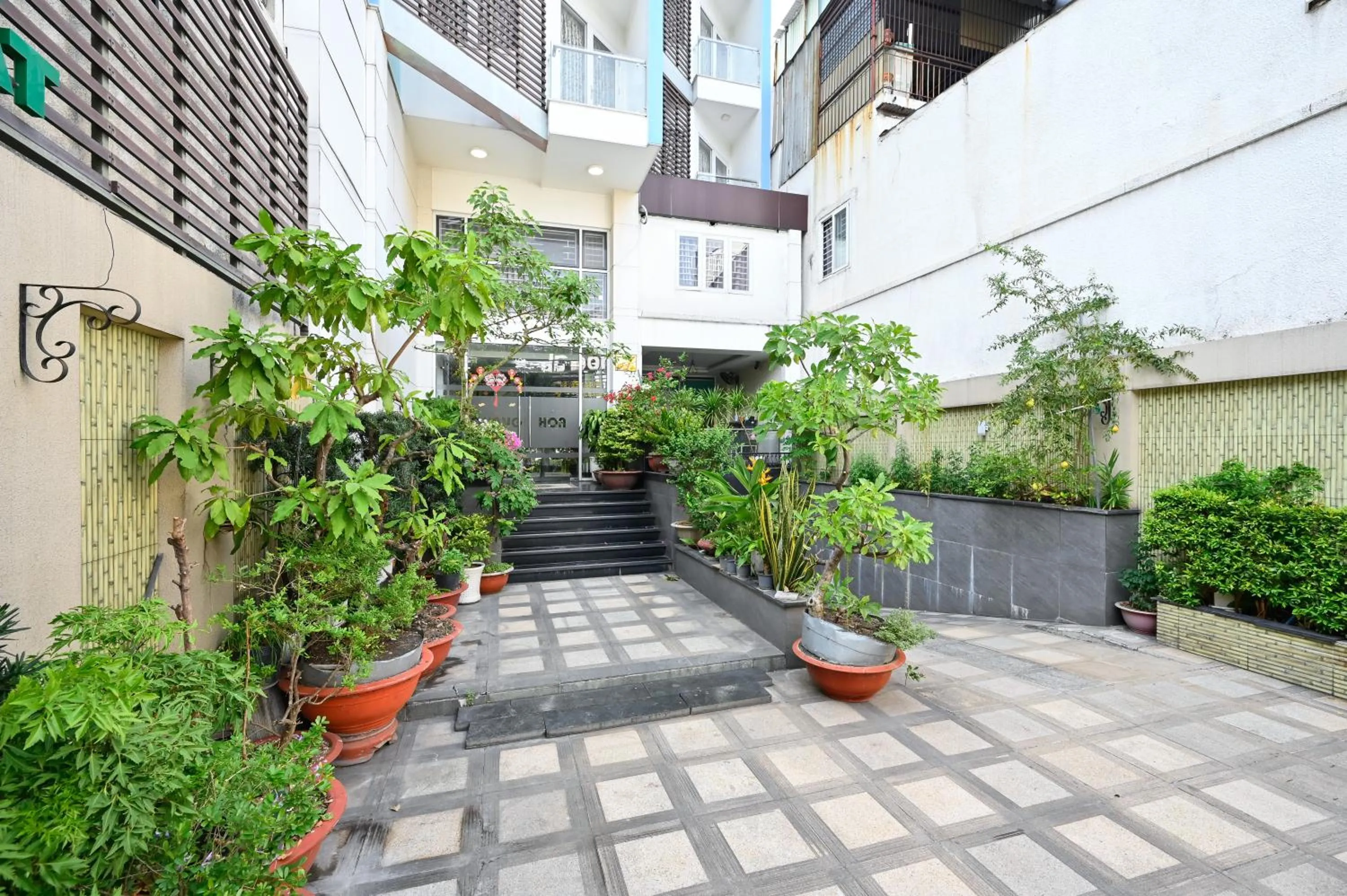 Quang Hoa Airport Hotel