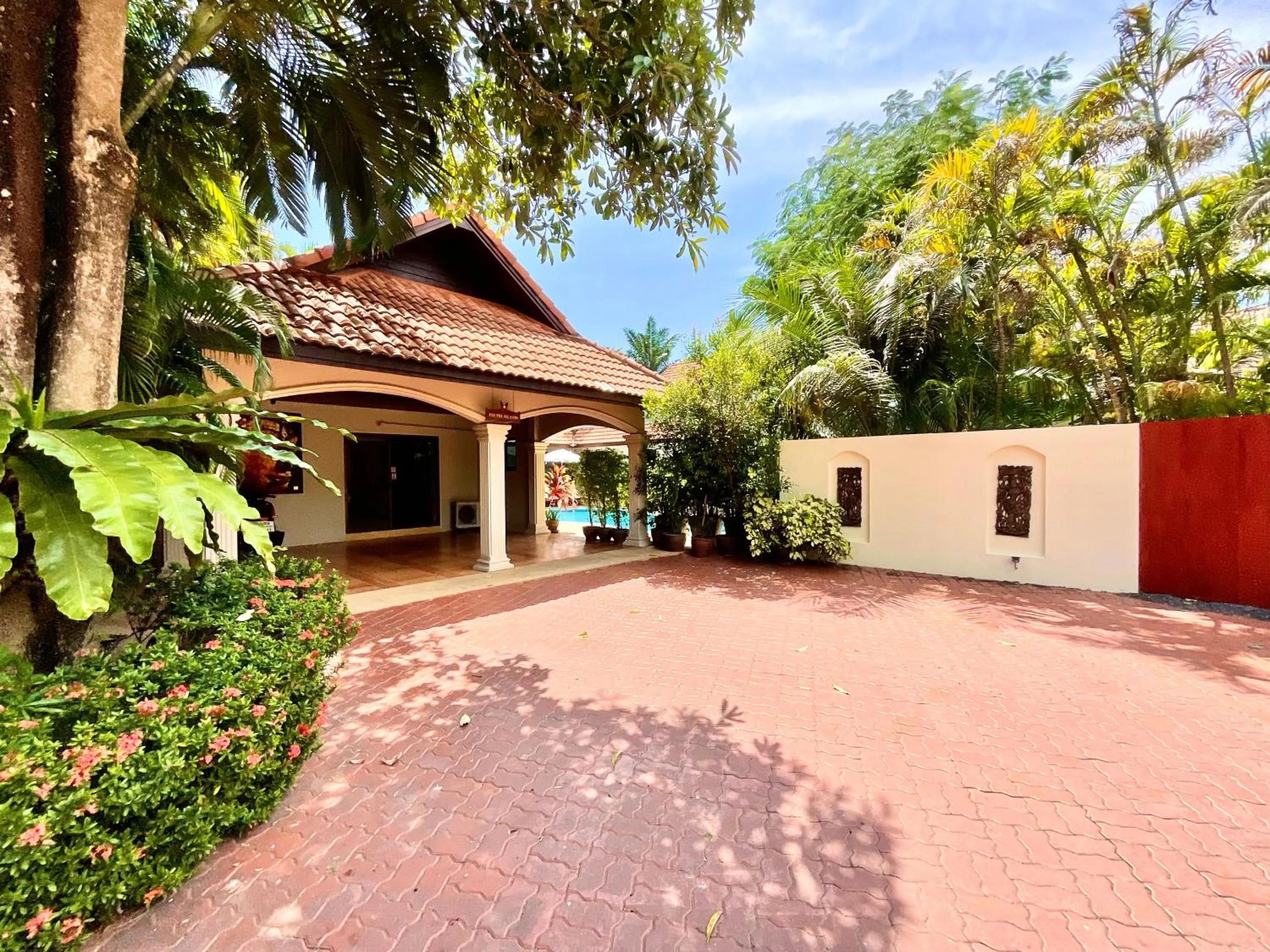 Coconut Paradise Holiday Villas