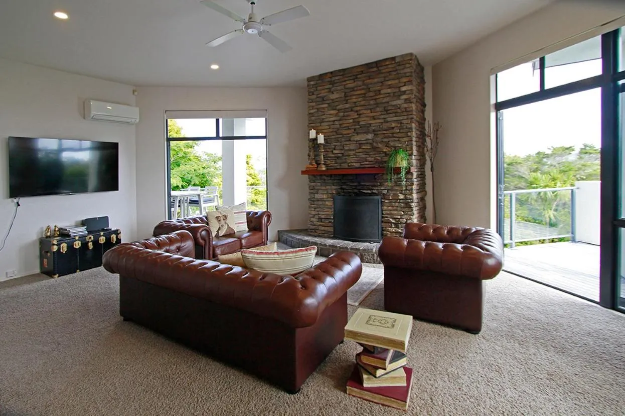Living room in Tahi Lodge - Matakana Coast