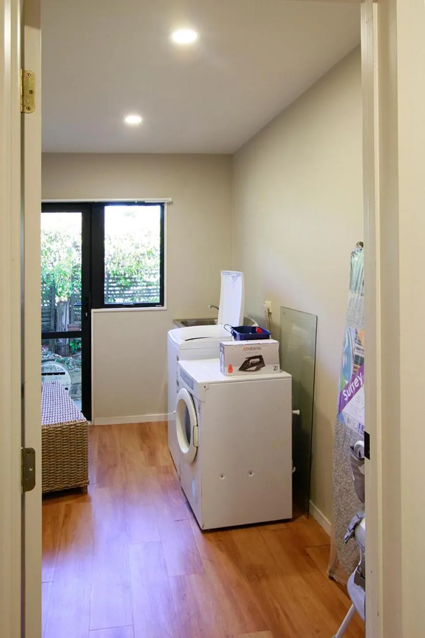 laundry in Tahi Lodge - Matakana Coast
