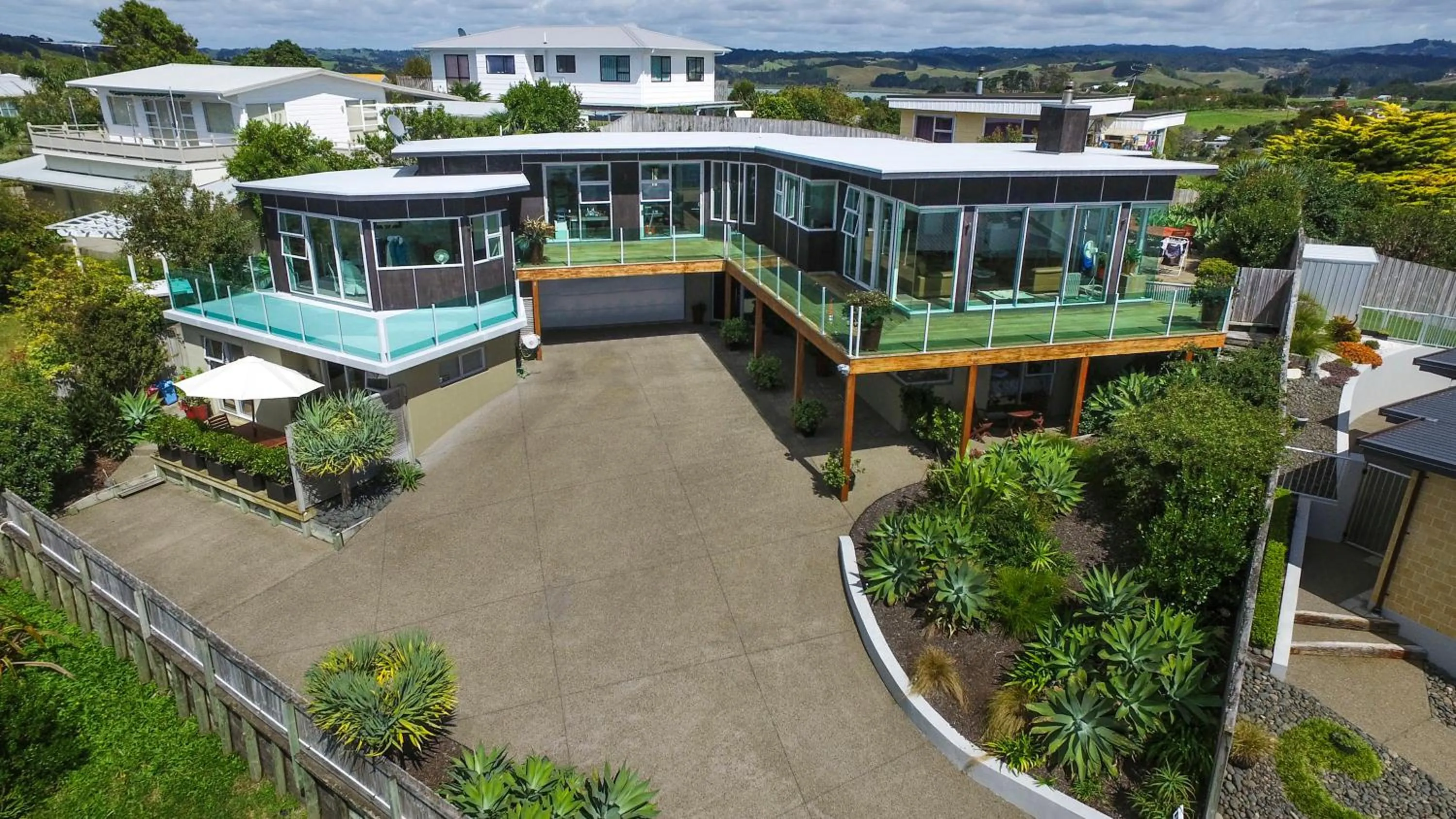 Day in Tahi Lodge - Matakana Coast