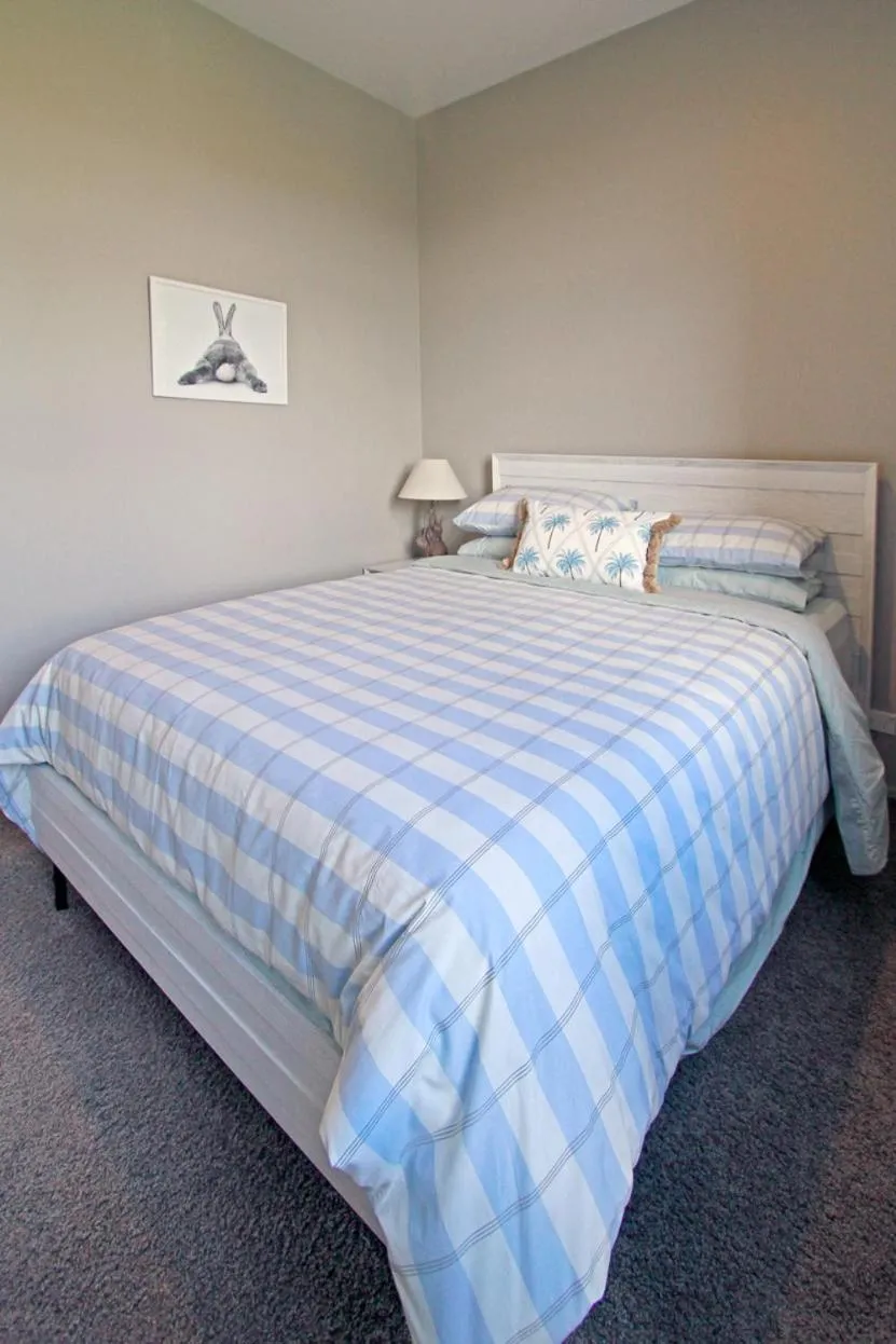 Bedroom, Bed in Tahi Lodge - Matakana Coast