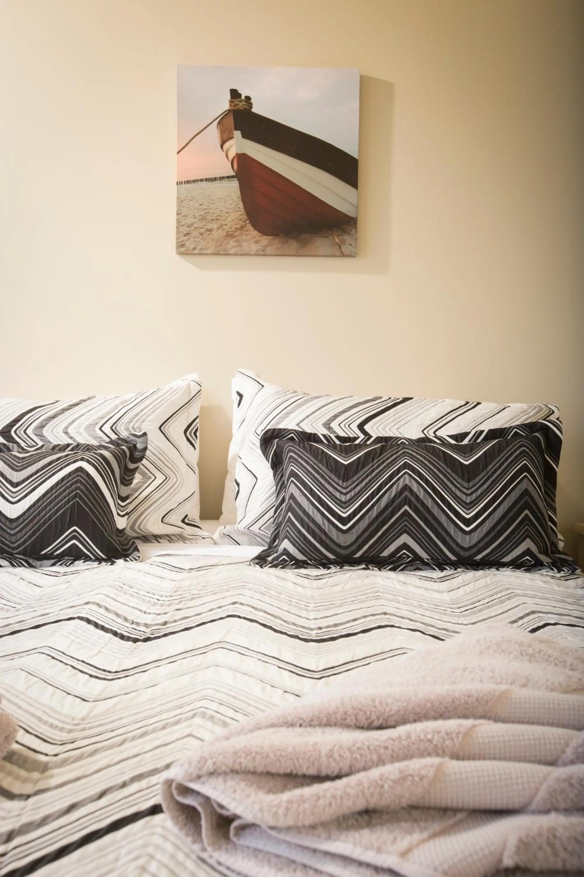 Bed in Tahi Lodge - Matakana Coast