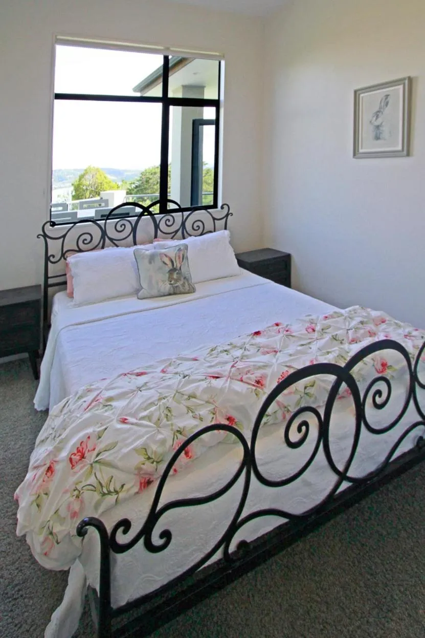 Bedroom, Bed in Tahi Lodge - Matakana Coast