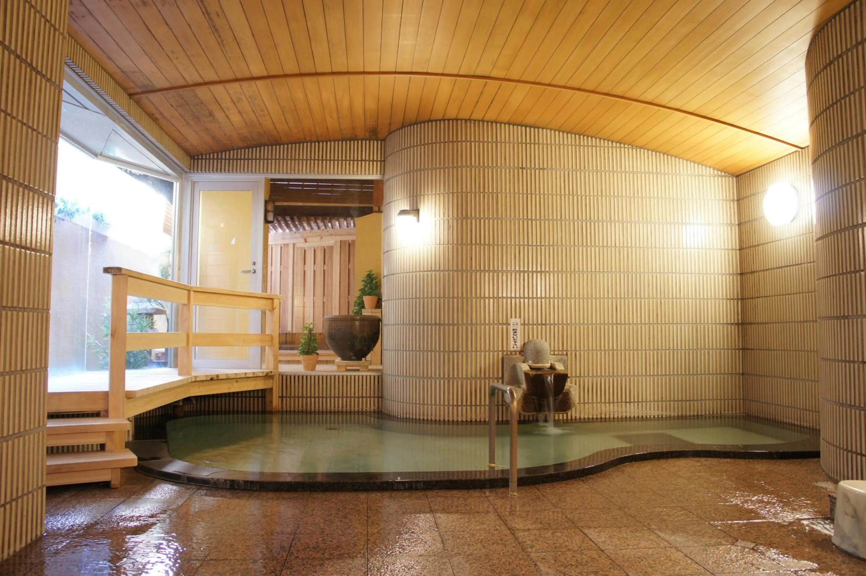 Hot Spring Bath in Nishiki-no-Yu Jimotoya