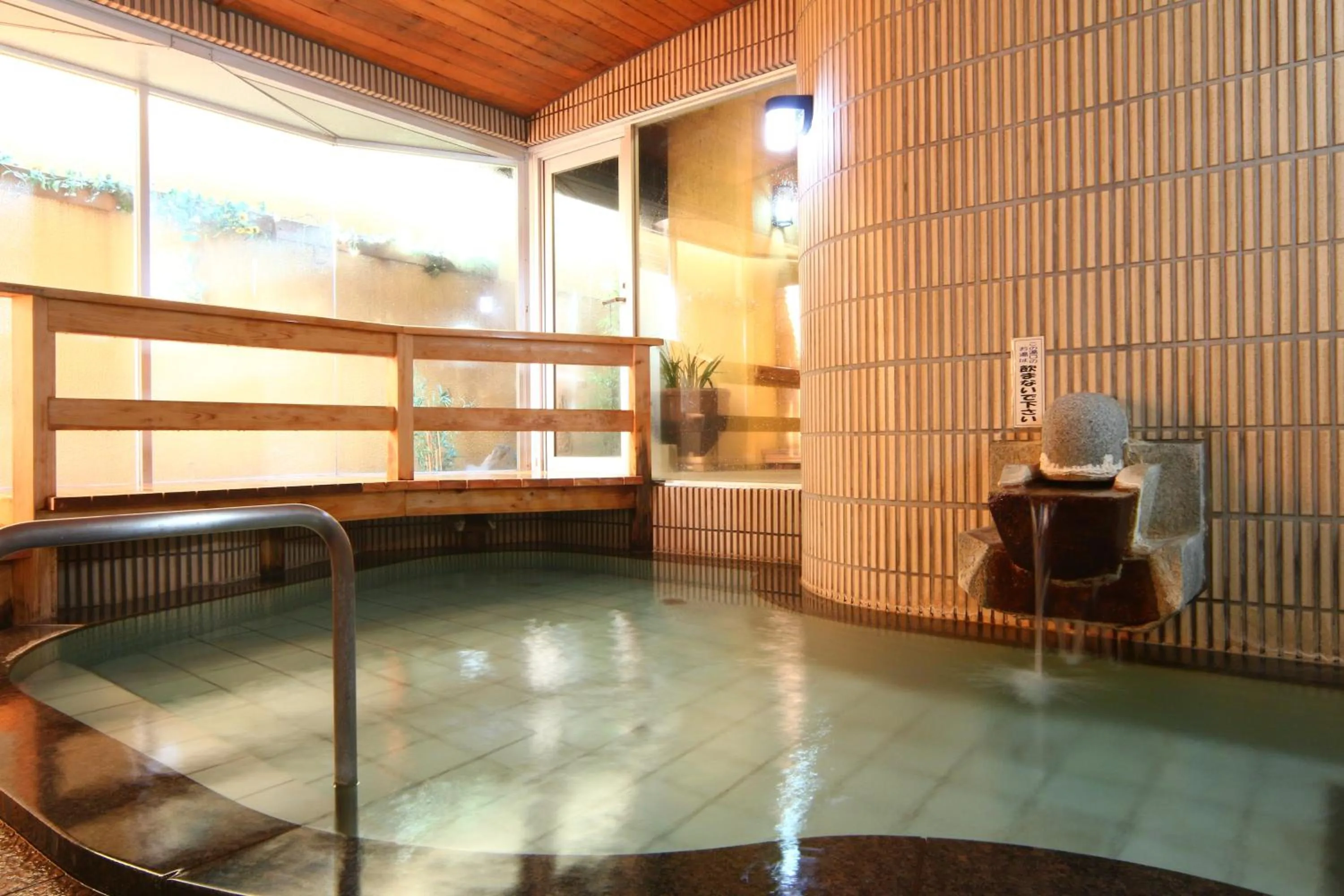 Hot Spring Bath in Nishiki-no-Yu Jimotoya
